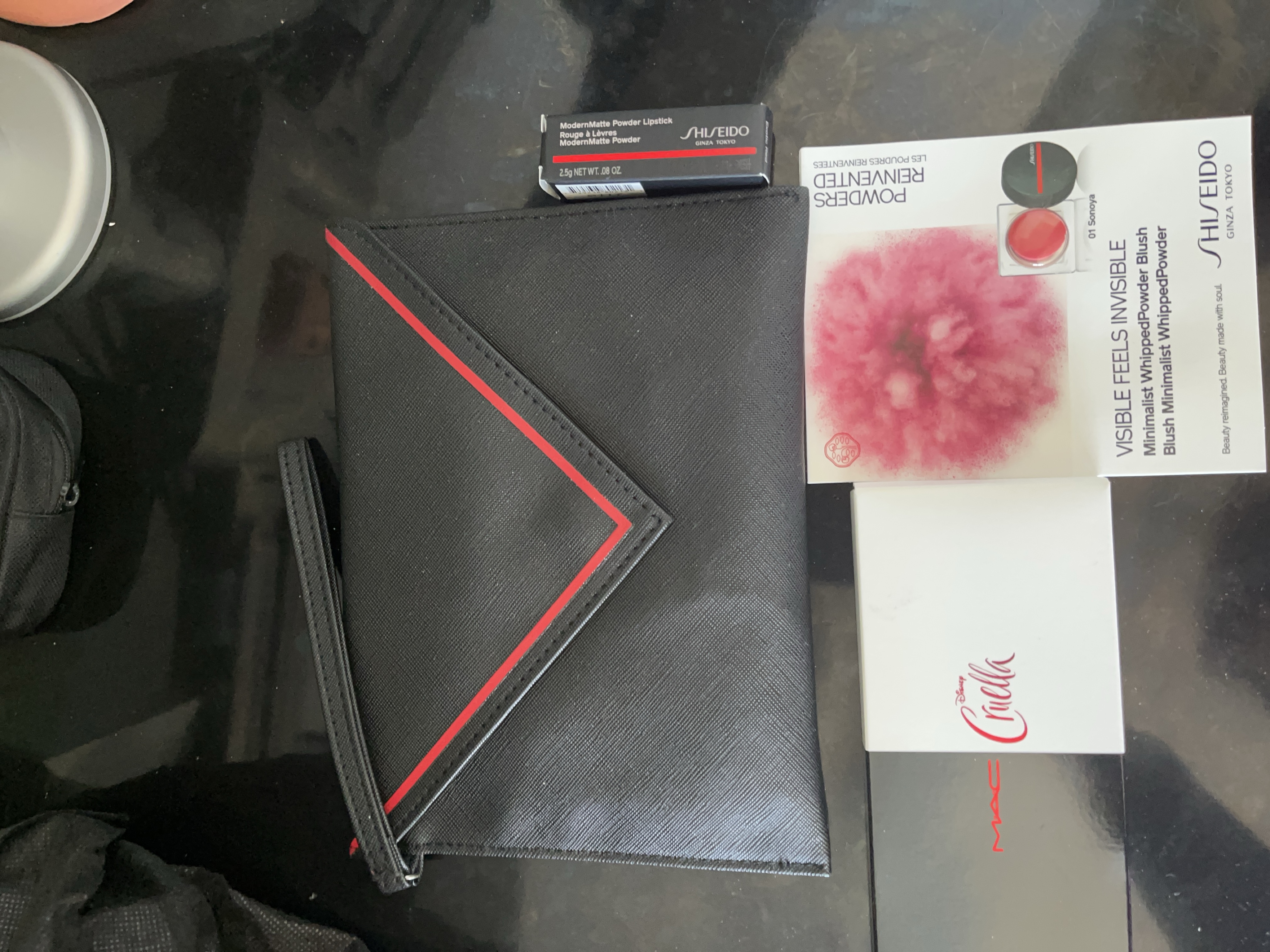 Shiseido Lipstick & MAC Cruella Eyeshadow Palette thumbnail