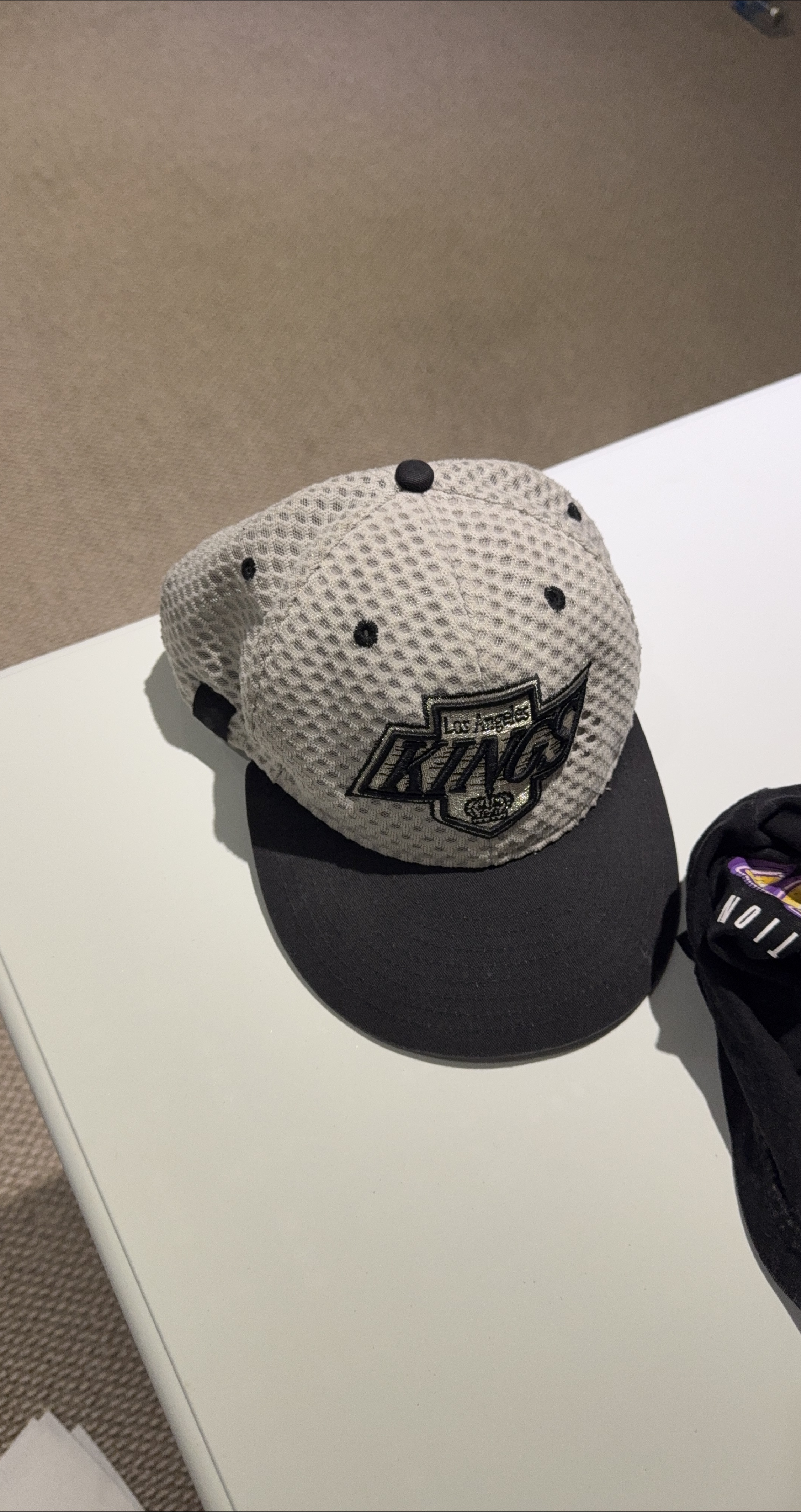 New Era Los Angeles Kings Hat - Size 7 1/4 thumbnail