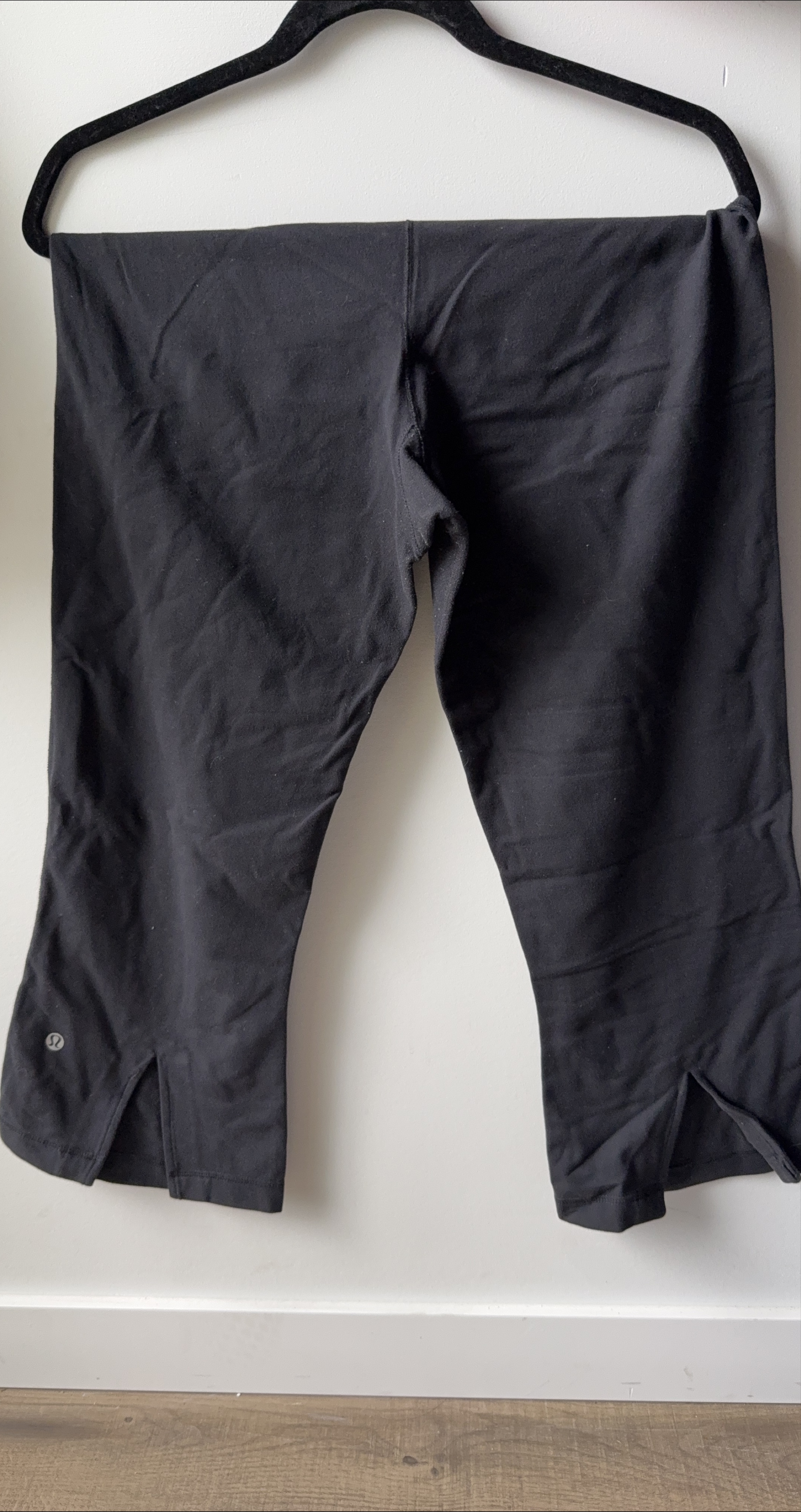 Lululemon Black Cropped Leggings thumbnail