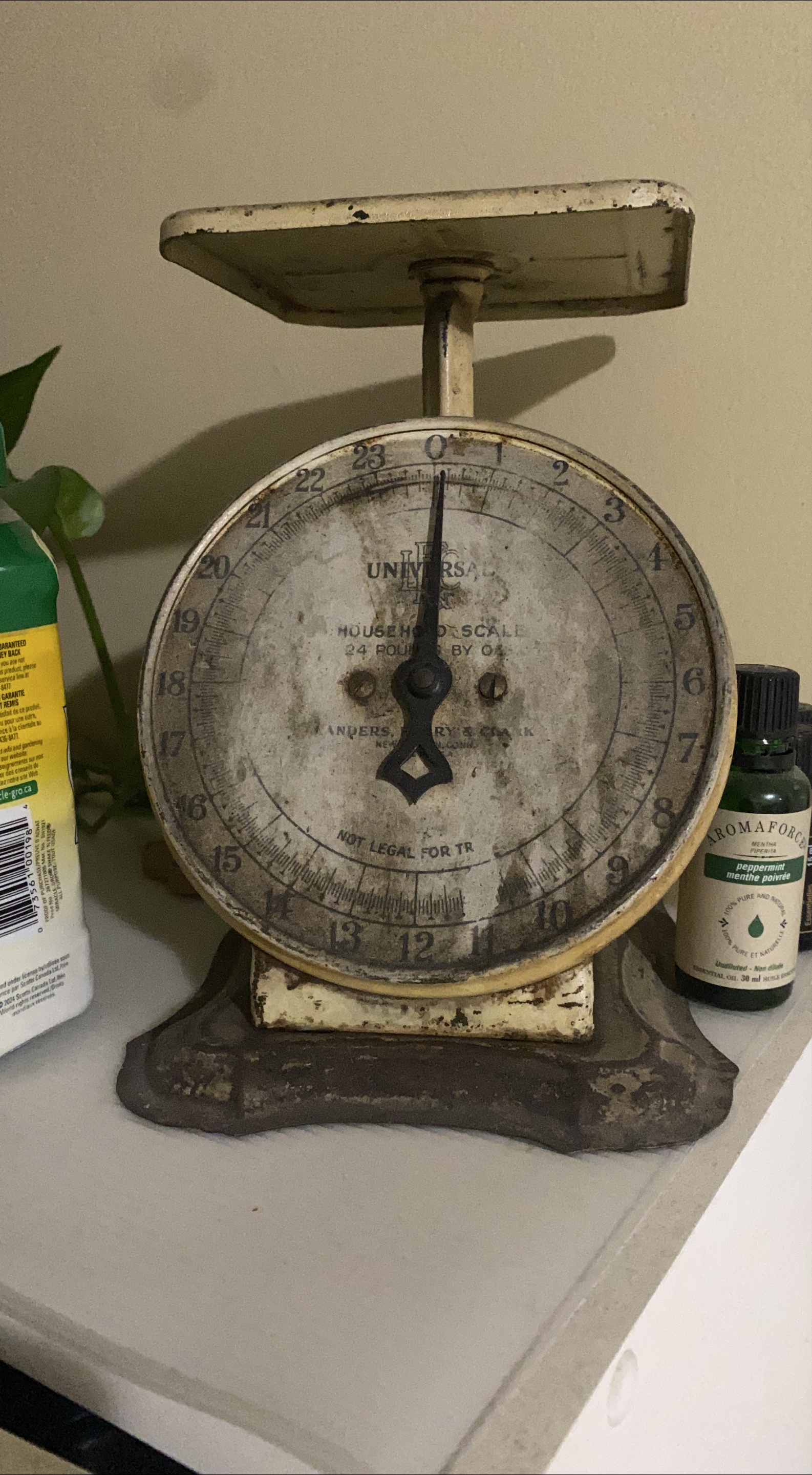 Vintage Universal House Hold Scale thumbnail