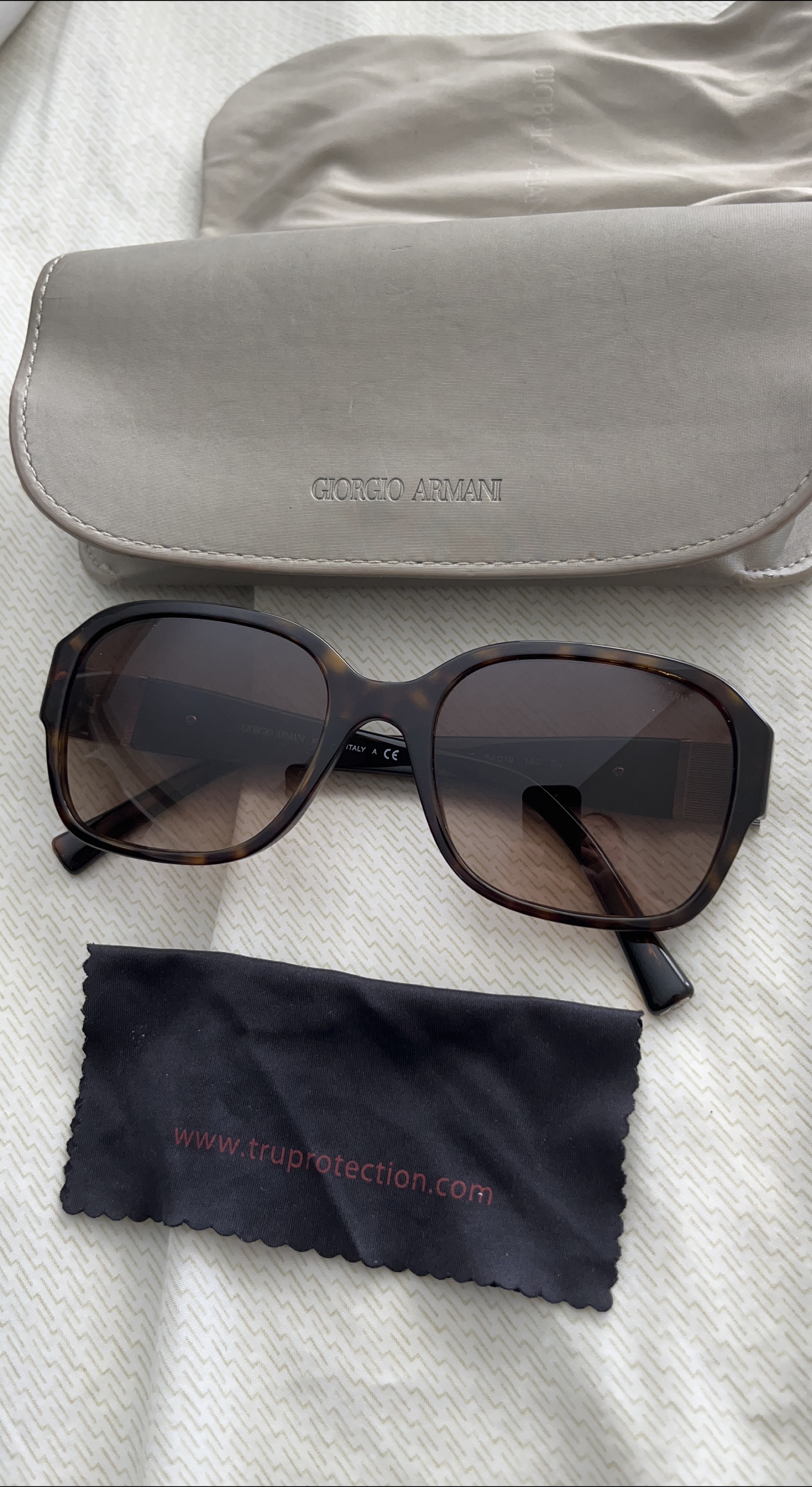 Like New Original Giorgio Armani Sunglasses