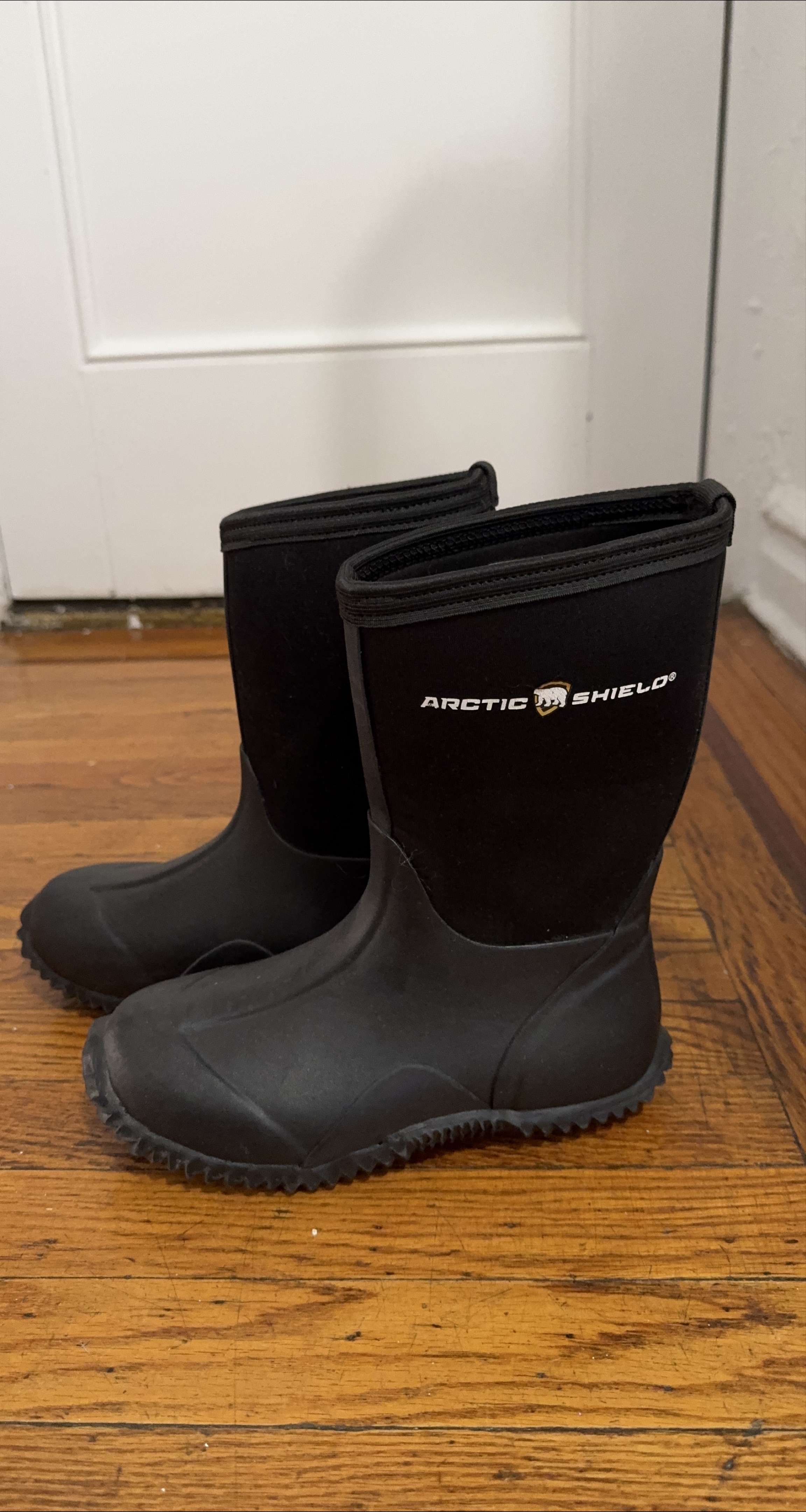 Arctic Shield Youth Boots Size 4 thumbnail