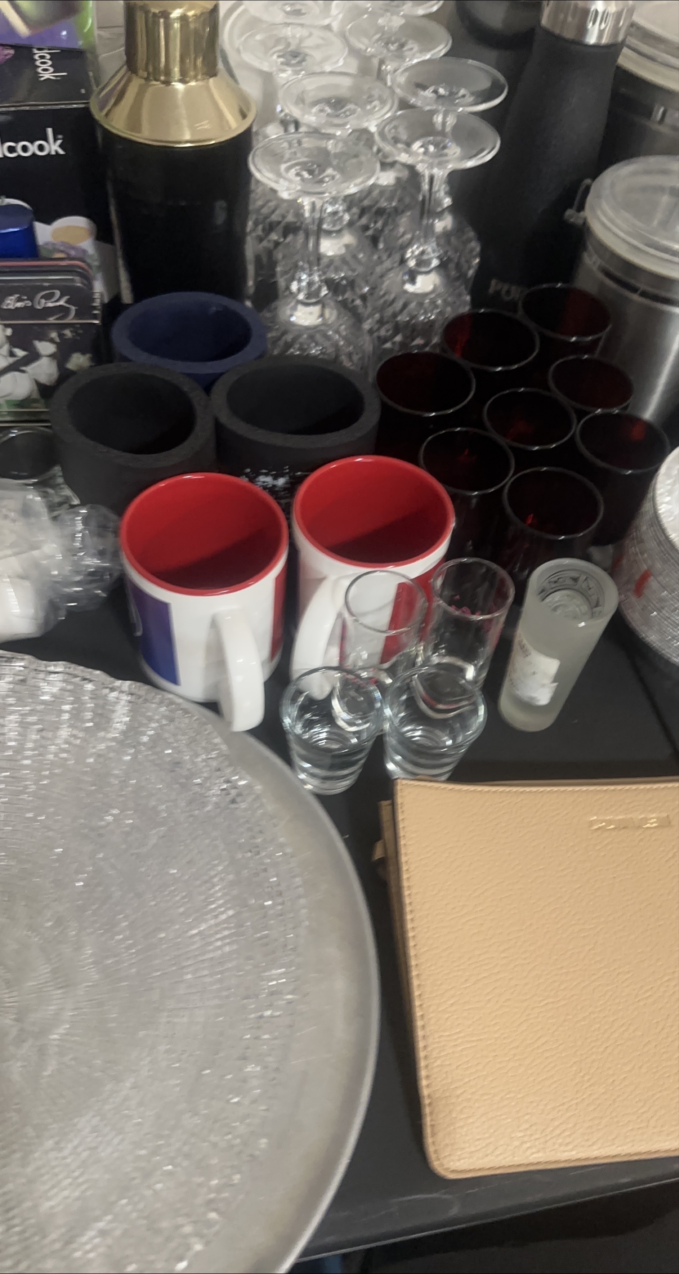 Mixed Drinkware Set thumbnail