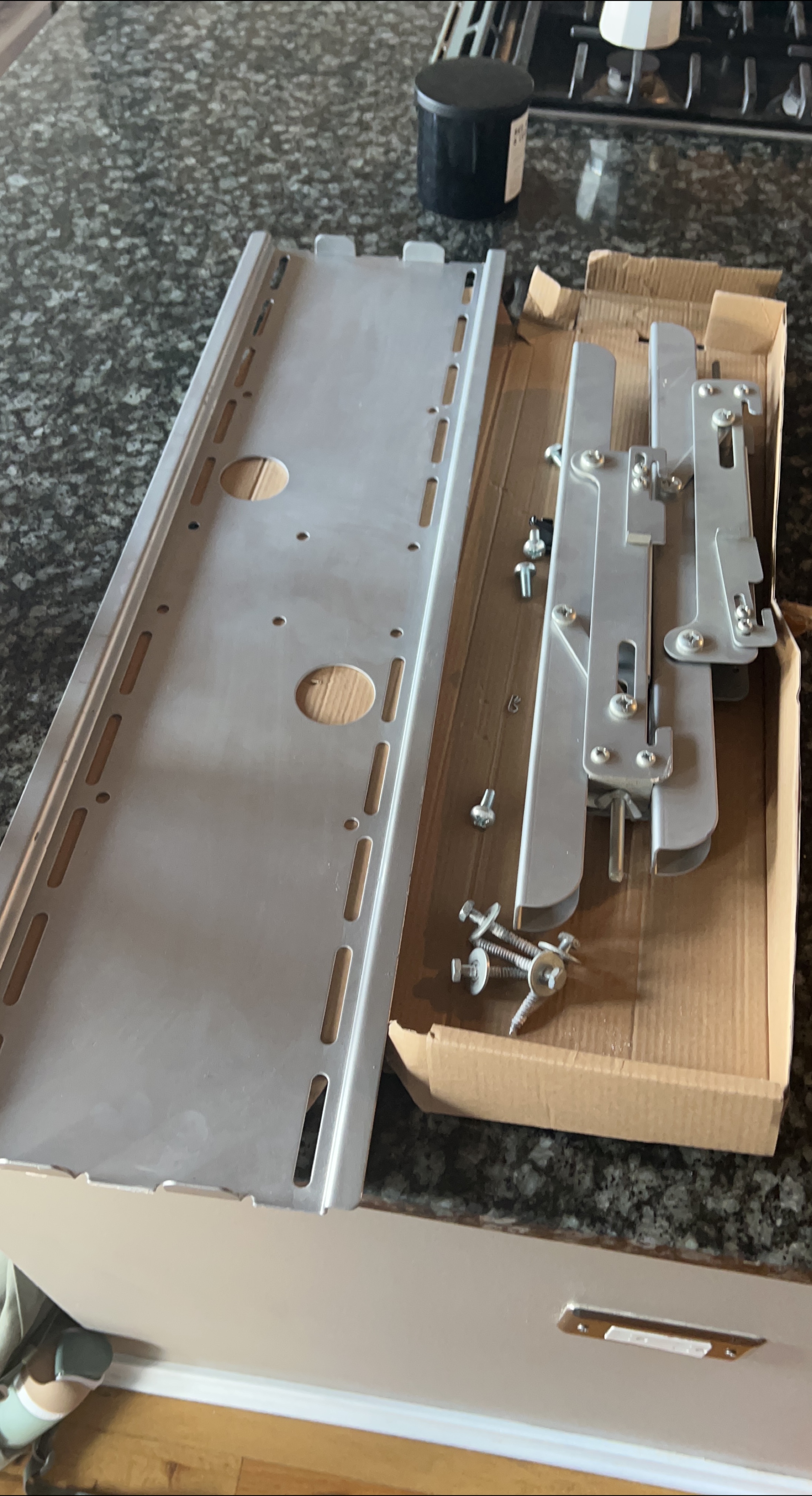 TV Wall Mount with Hardware thumbnail