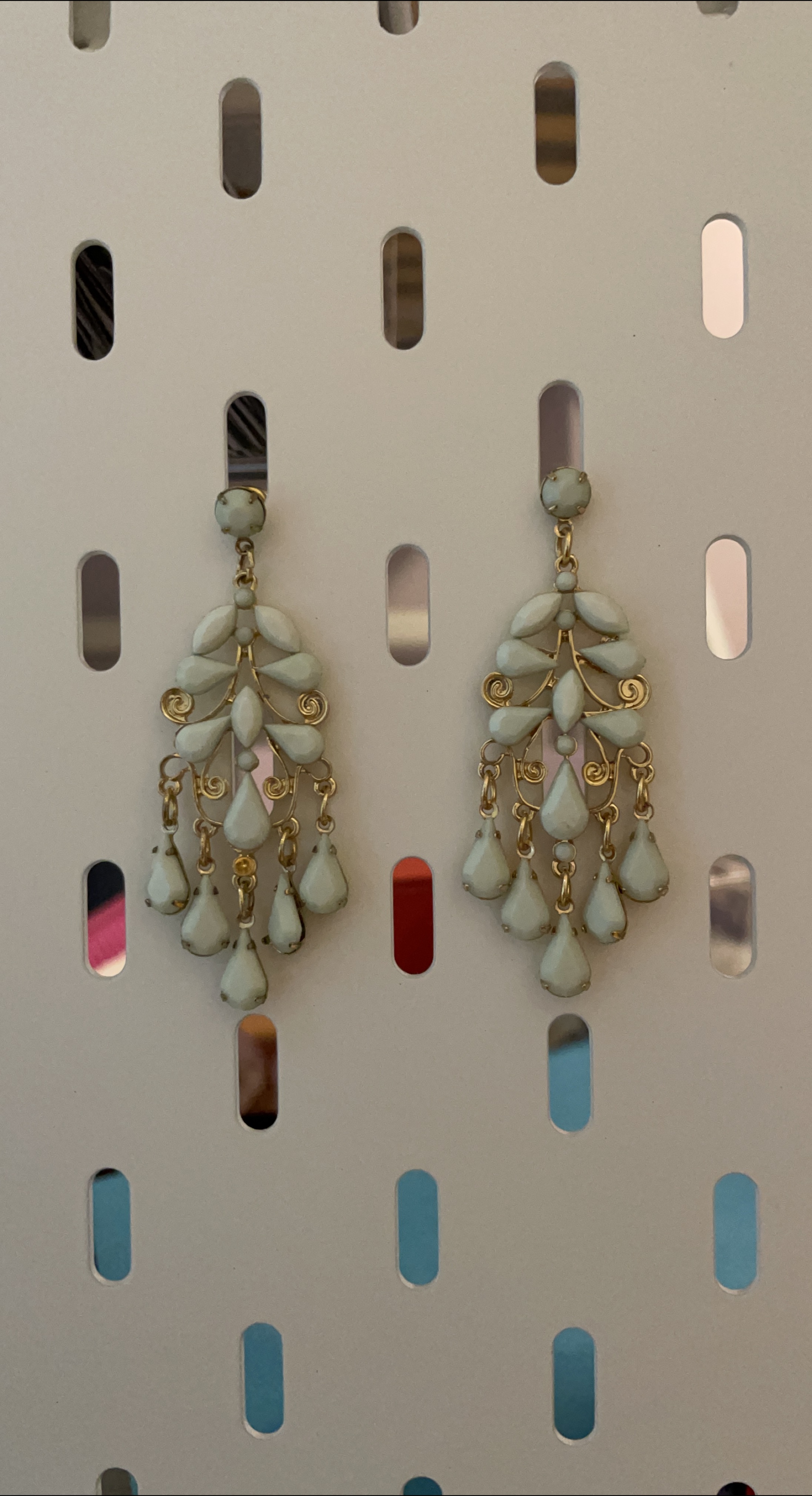 Dangle Drop Earrings - Light Green thumbnail
