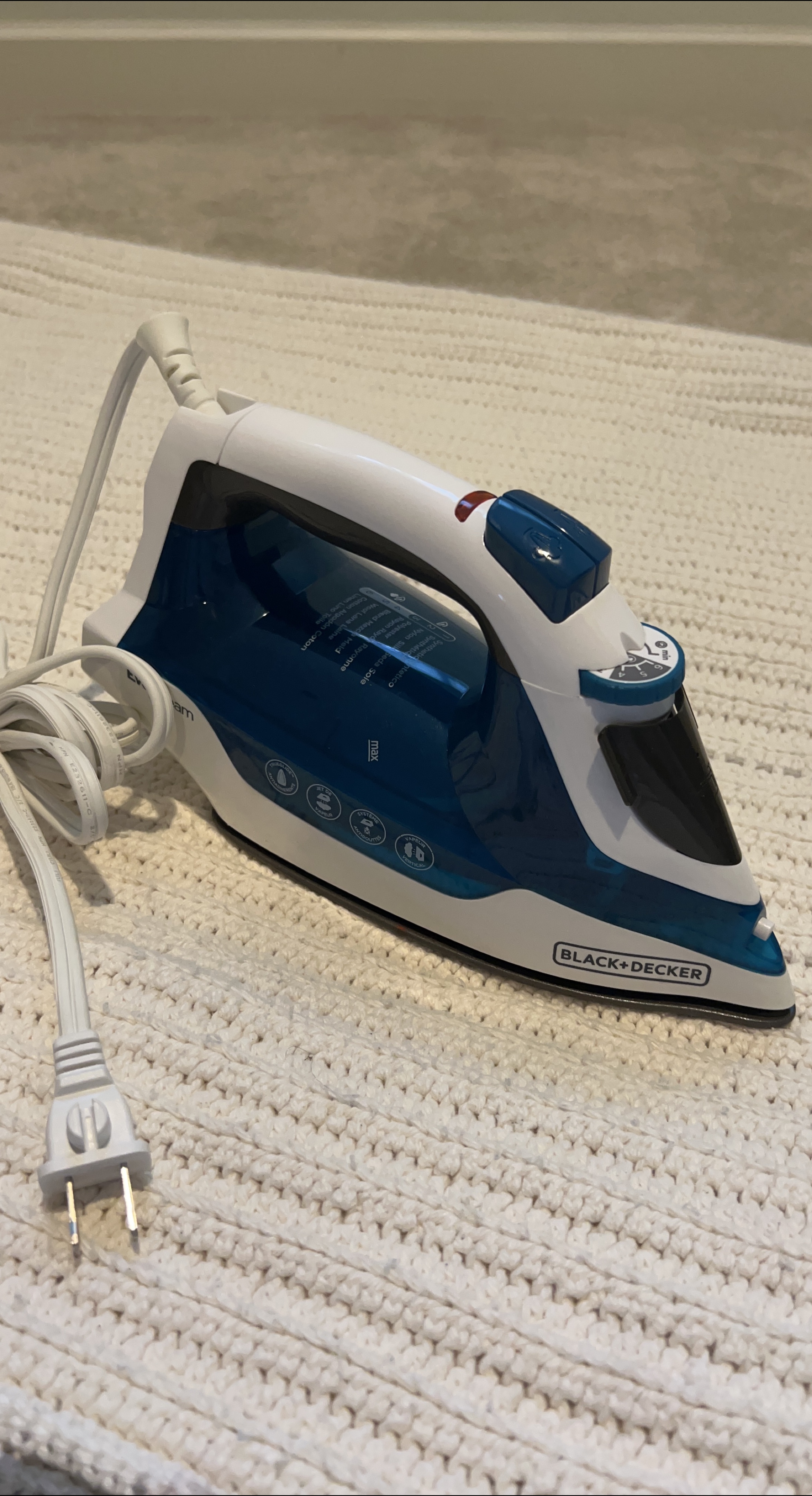 Black+Decker Iron thumbnail