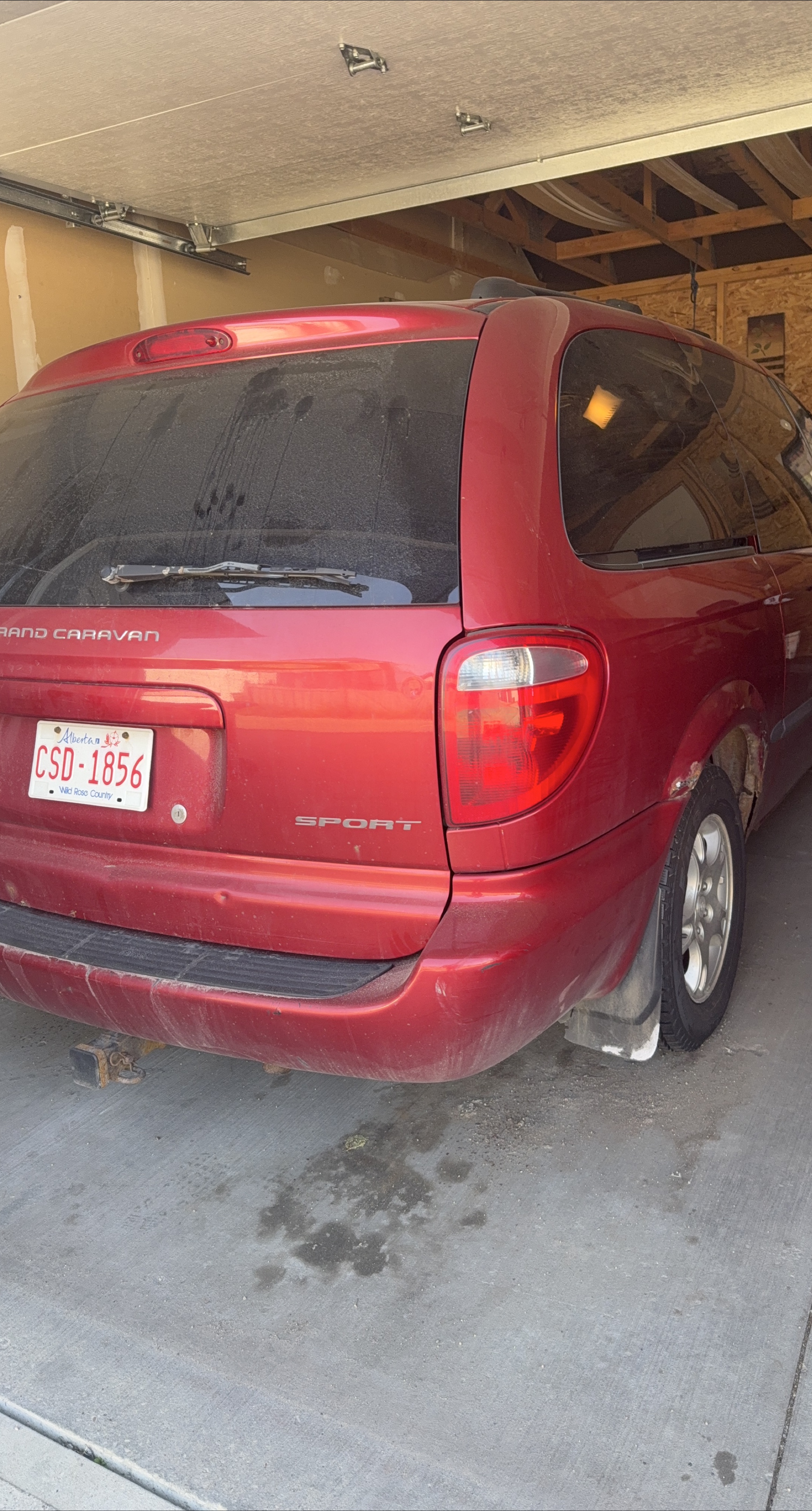 Red Dodge Grand Caravan SPORT thumbnail