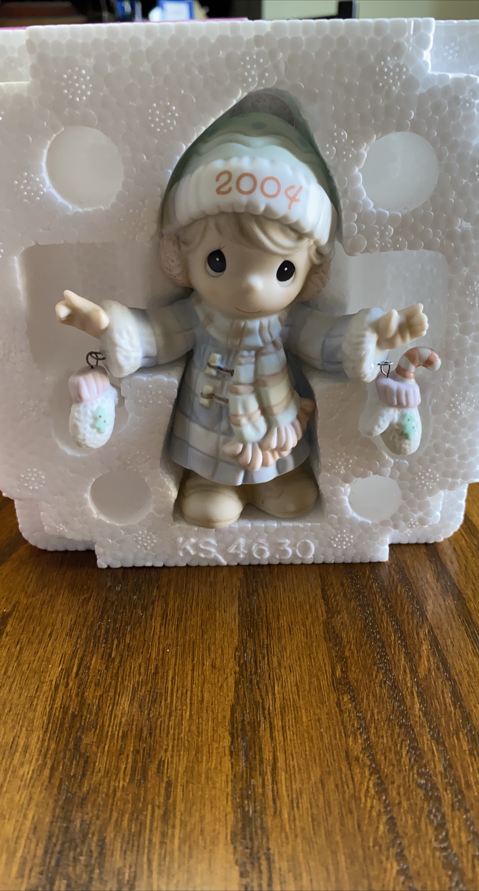 Precious Moments Figurine - S’Mitten With the Christmas Spirit thumbnail