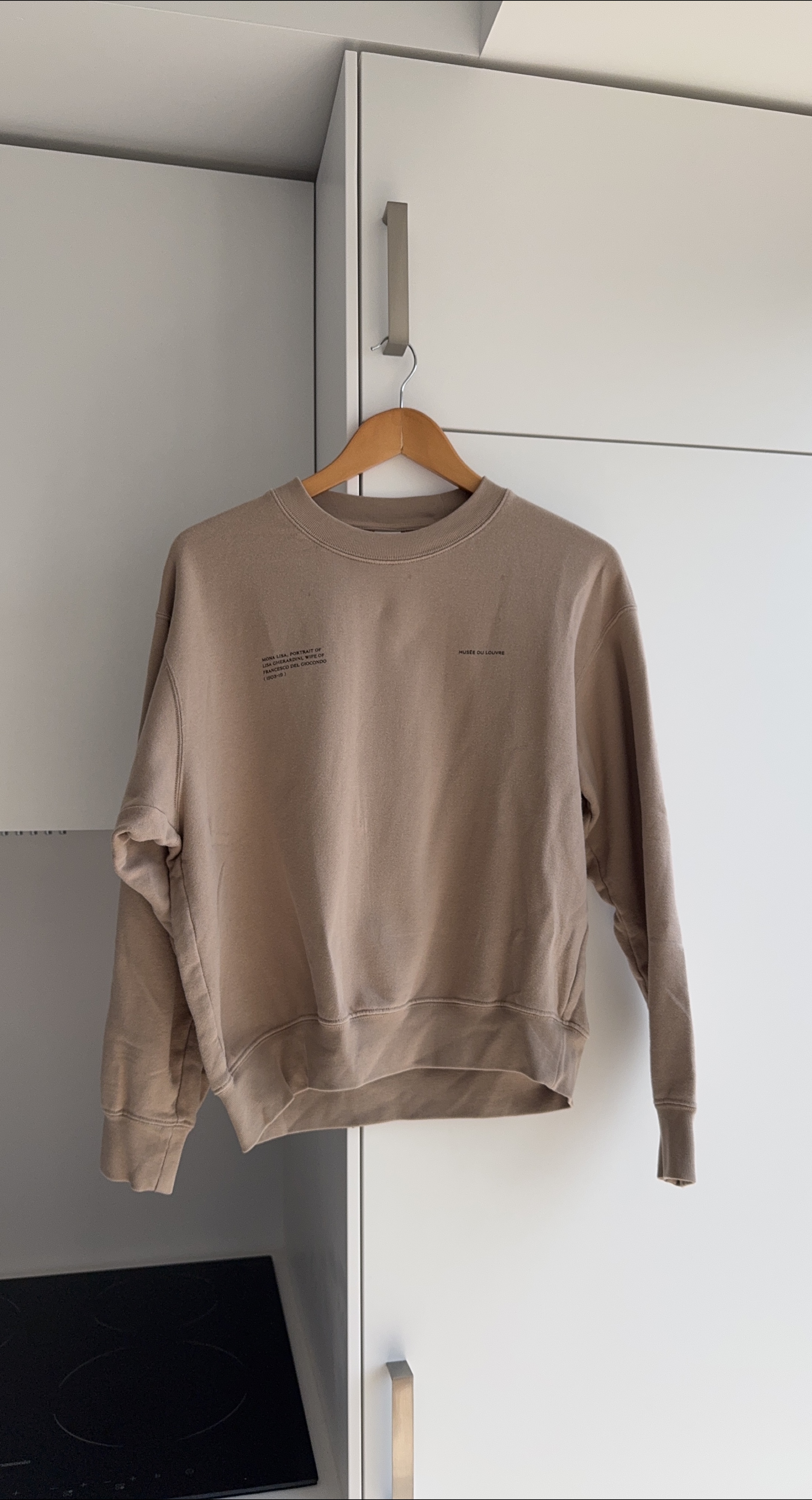 🤎 Uniqlo Musée du Louvre Sweatshirt thumbnail