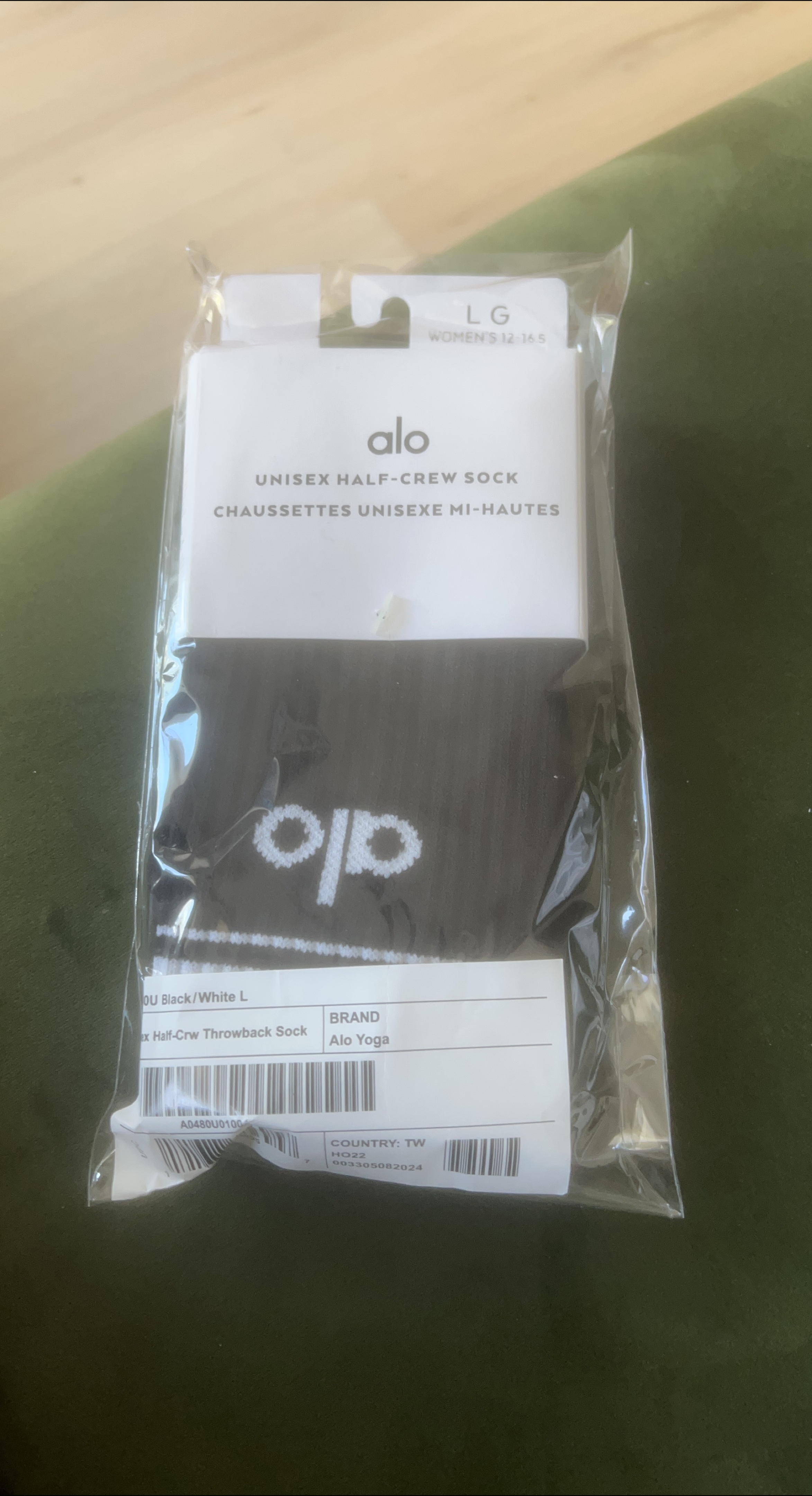 New Alo Yoga Unisex Half-Crew Socks - Black/White L thumbnail