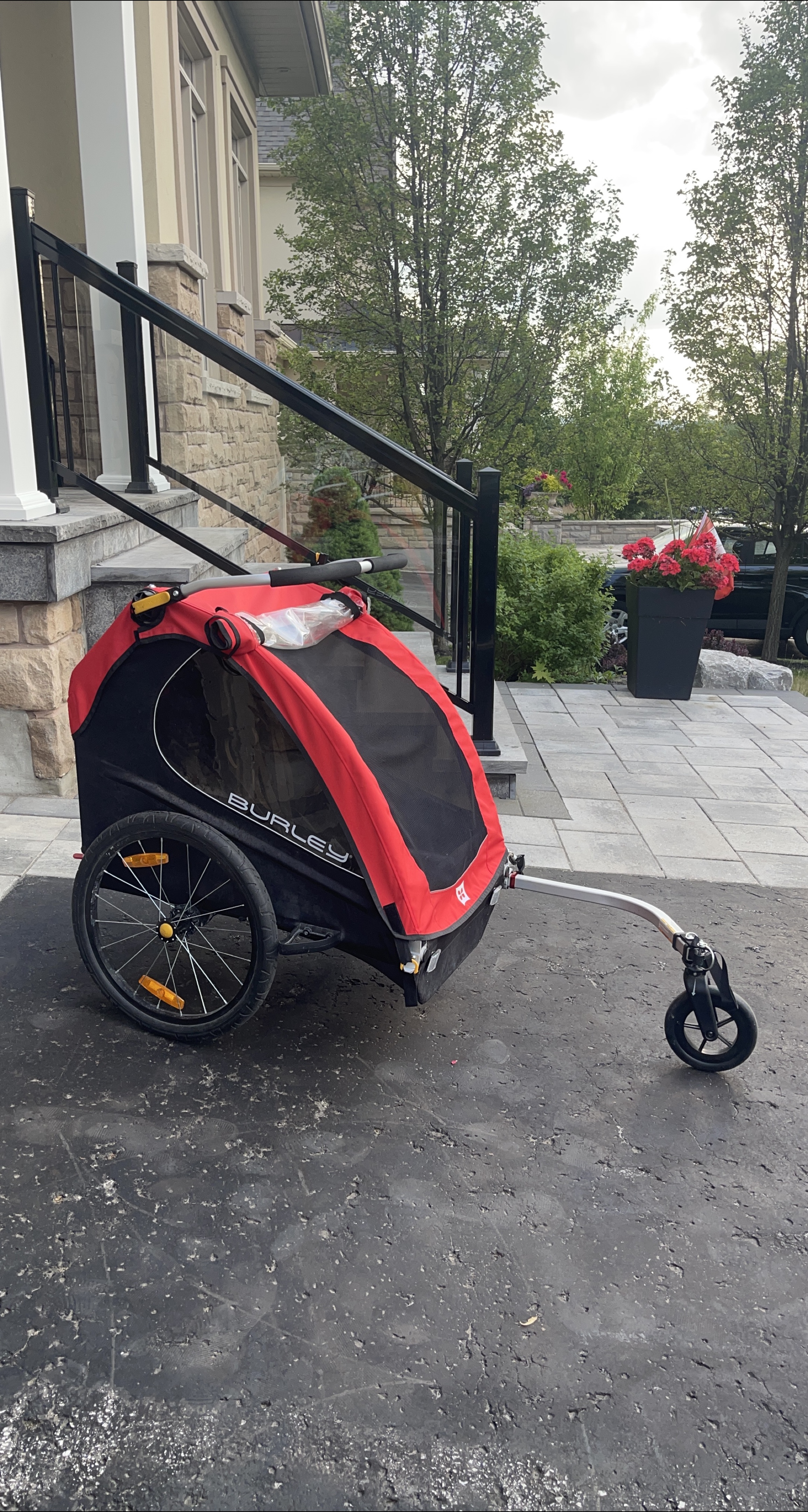 Burley Child Carrier/Bike Trailer - Red & Black thumbnail