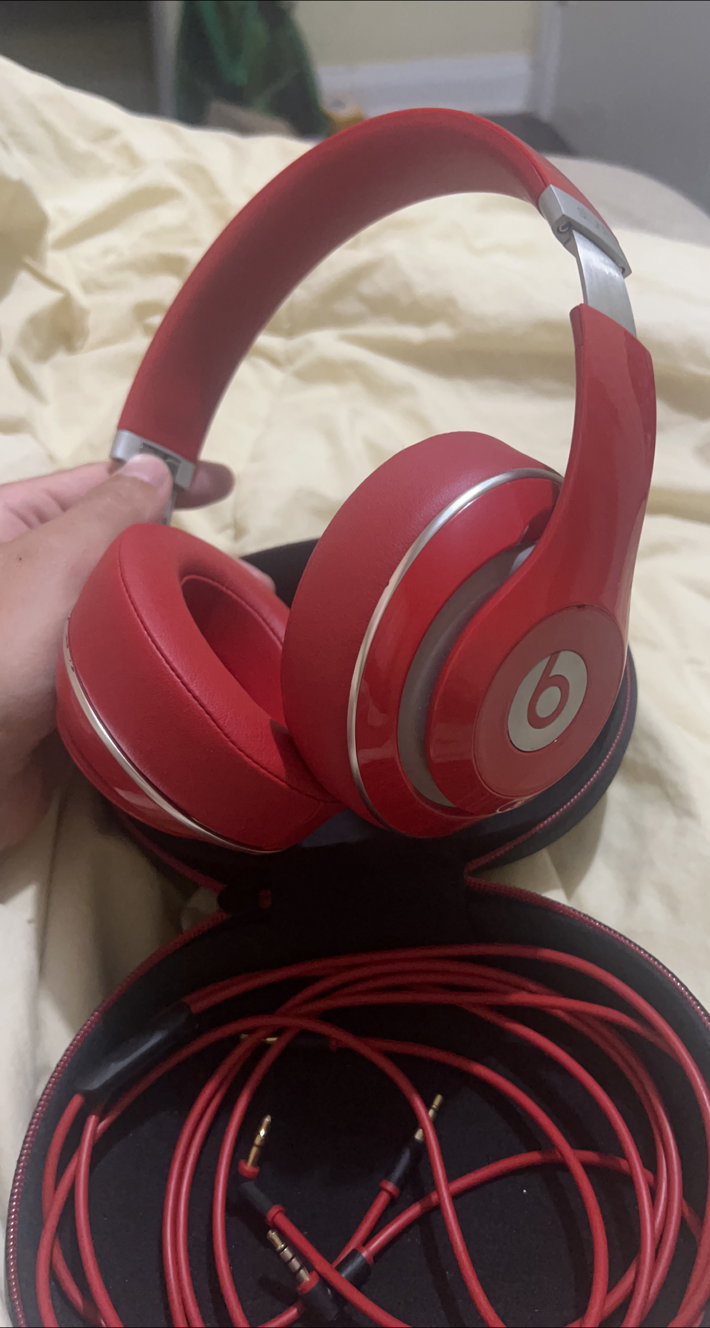 Beats Studio Red Headphones with Case thumbnail