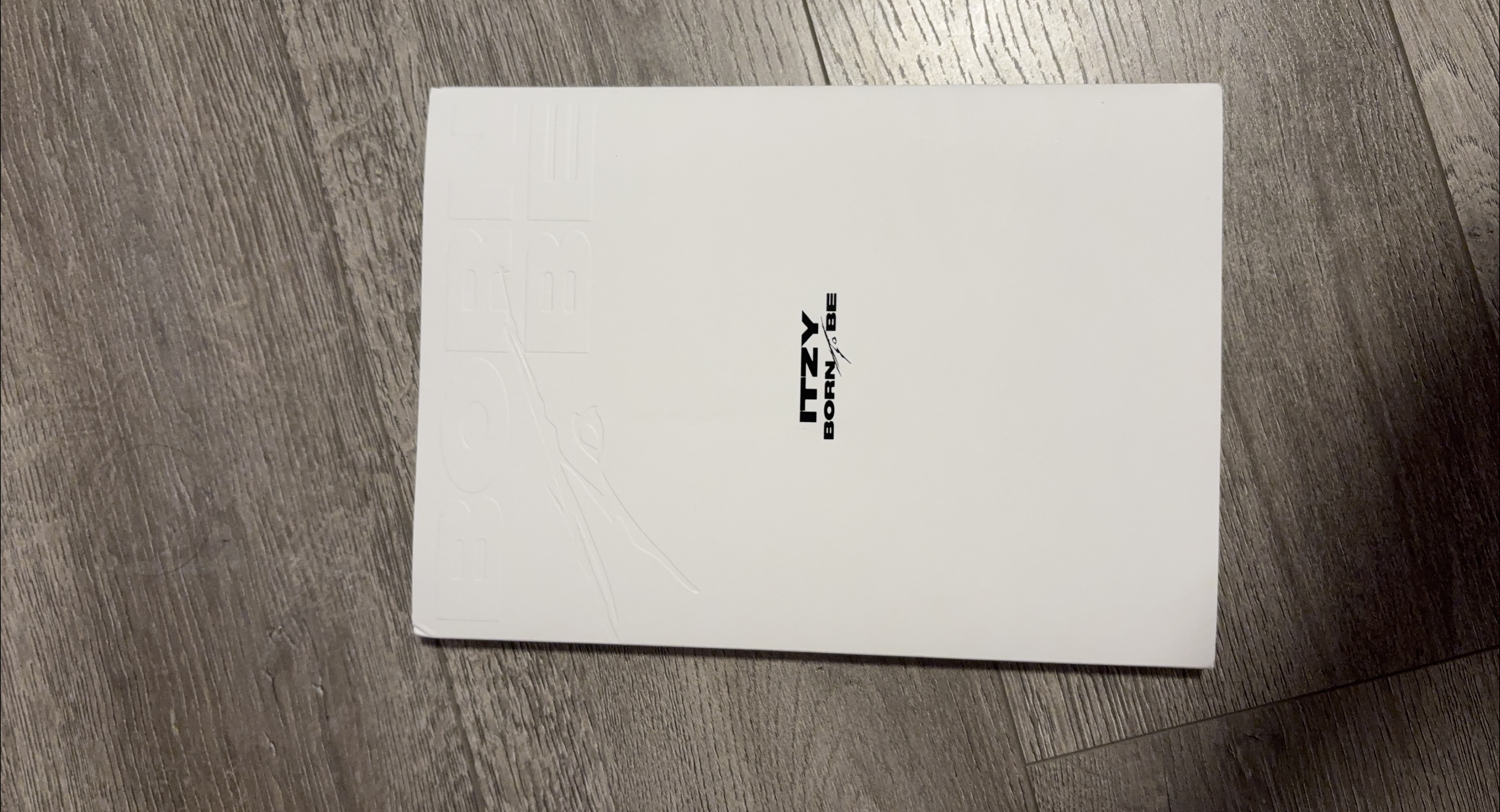 ITZY Born To Be Album Limited Edition! thumbnail