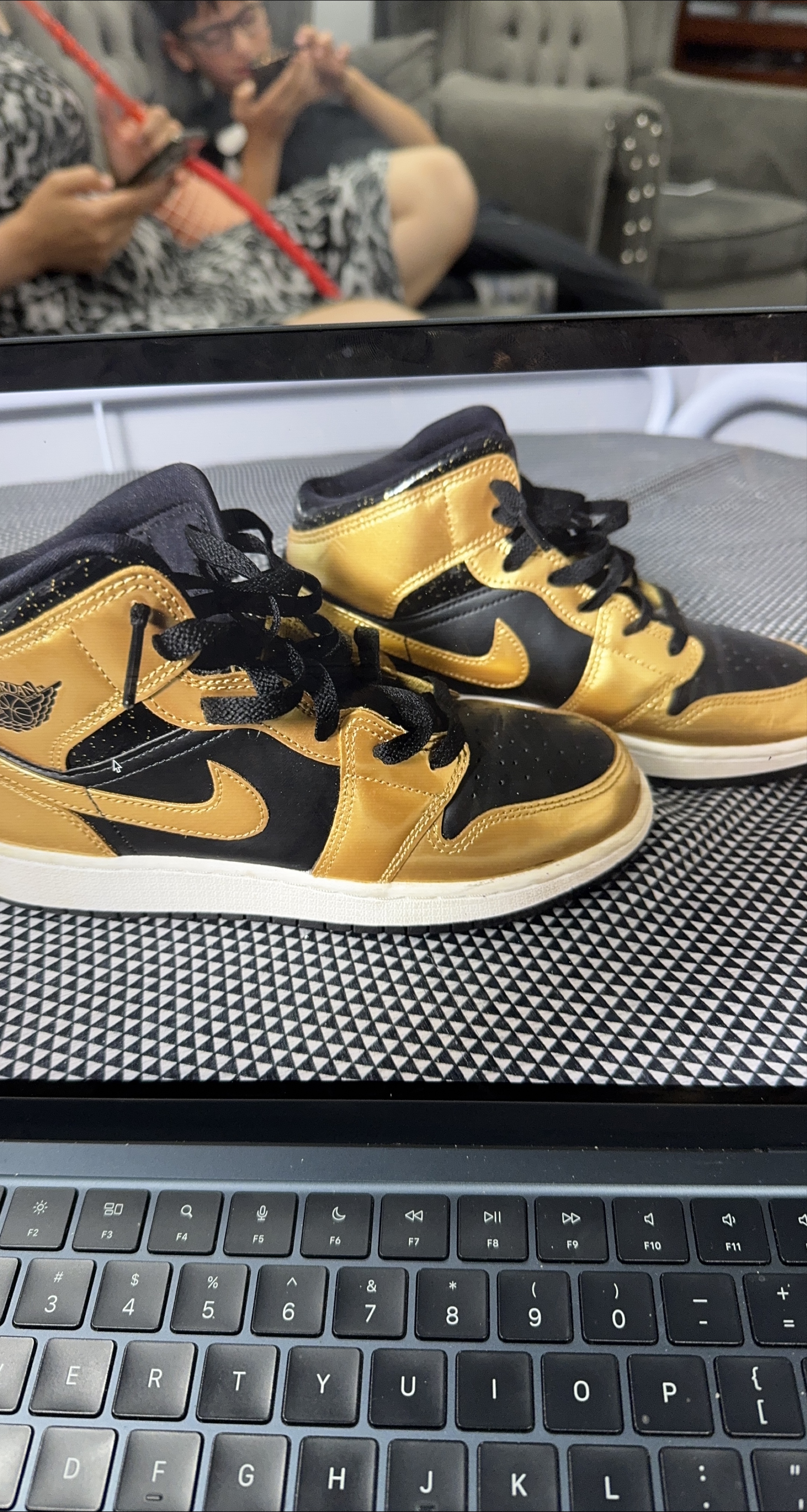 Air Jordan 1 Mid Gold Black Sneakers