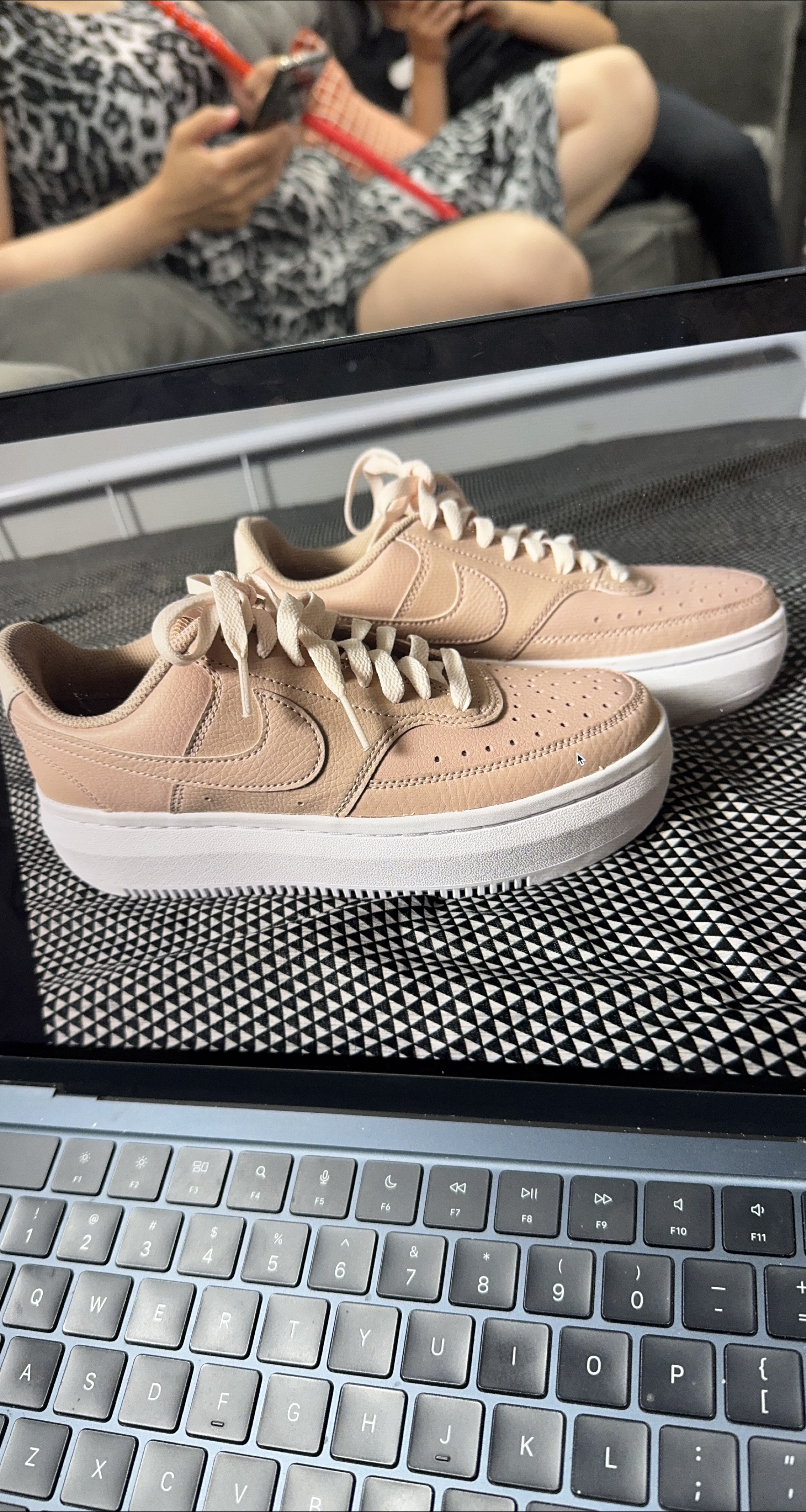 Nike Air Force 1 Sneakers - Tan/Peach