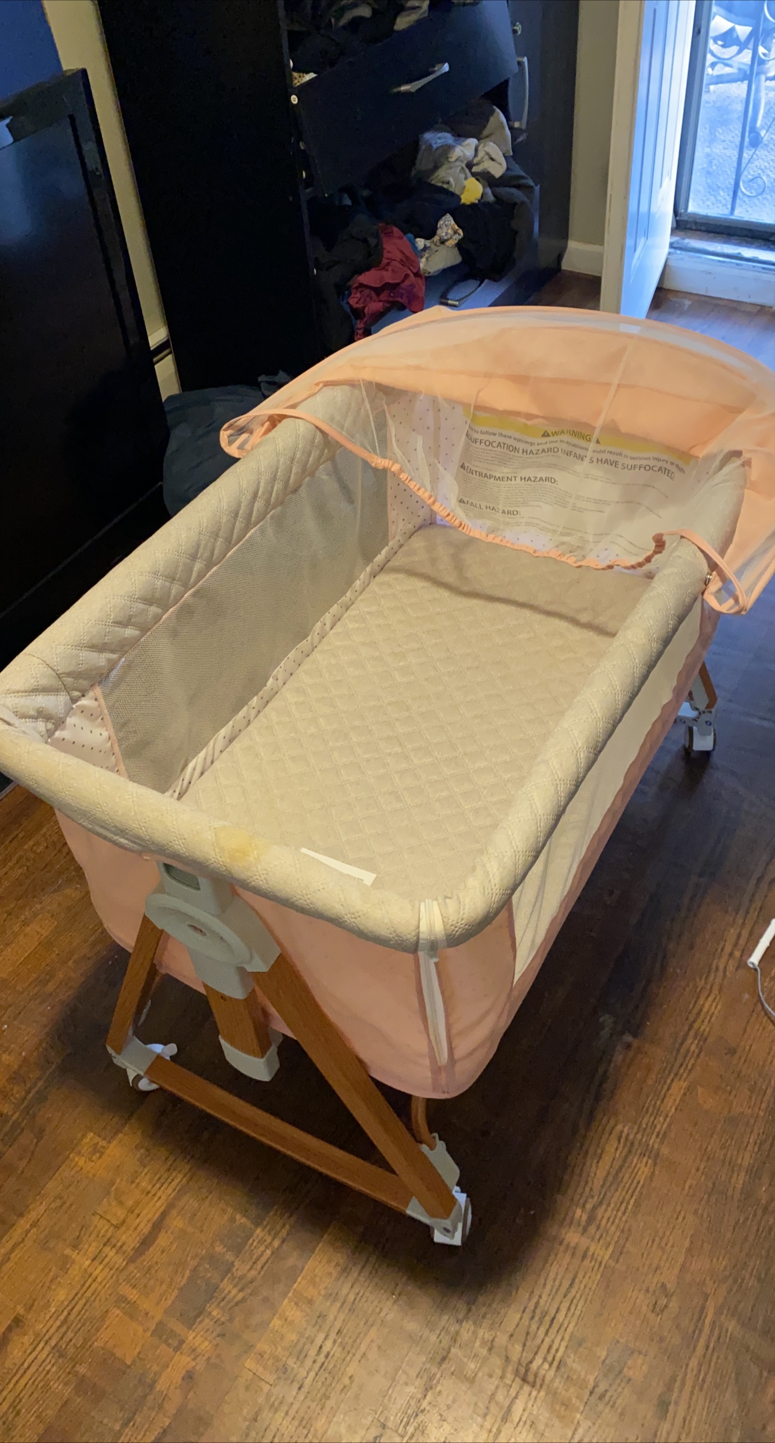 Delta Children Sweet Beginnings Bassinet thumbnail