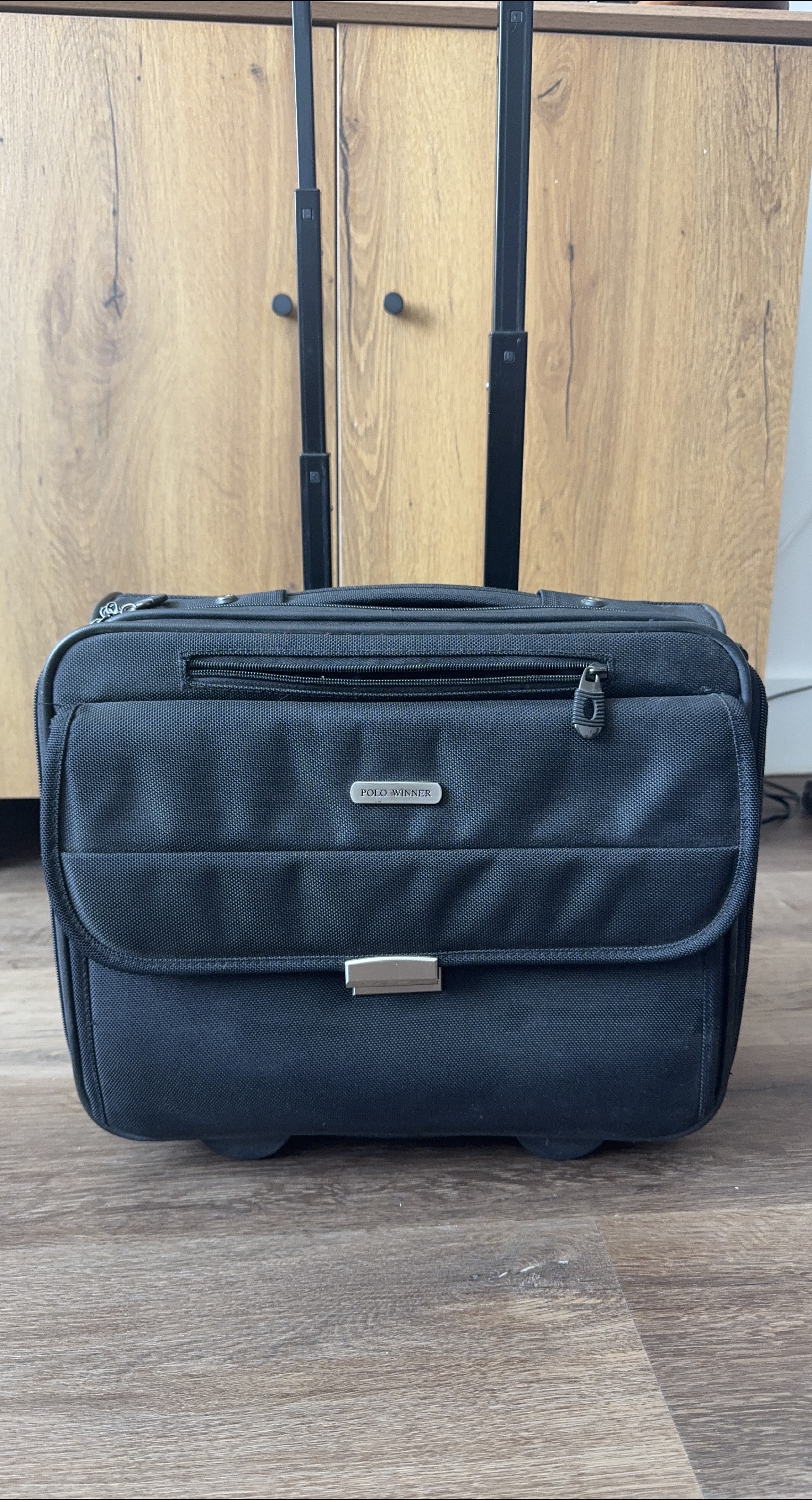 Polo Winner Black Rolling Suitcase thumbnail