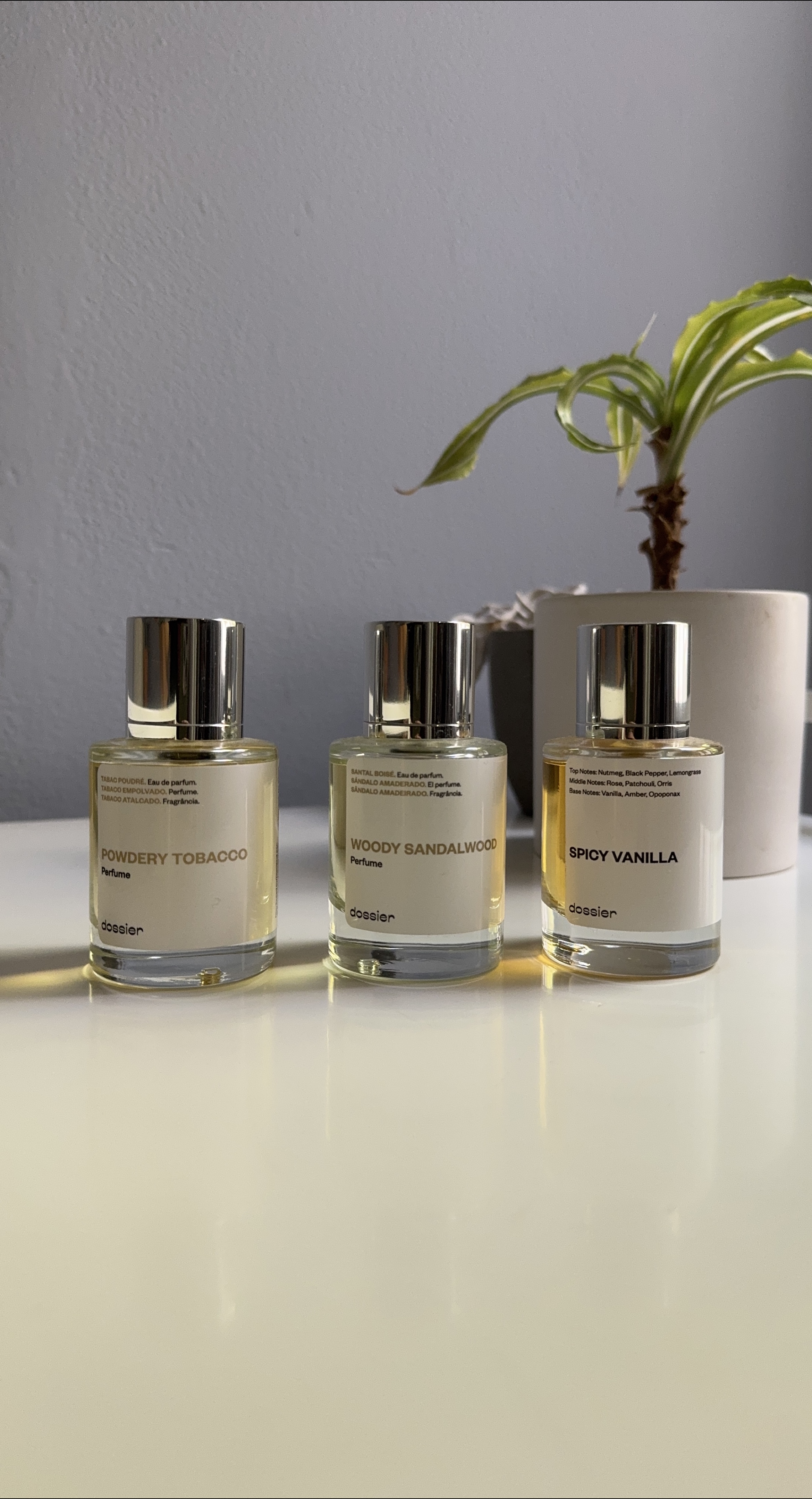 Dossier Powdery Tobacco, Woody Sandalwood, Spicy Vanilla