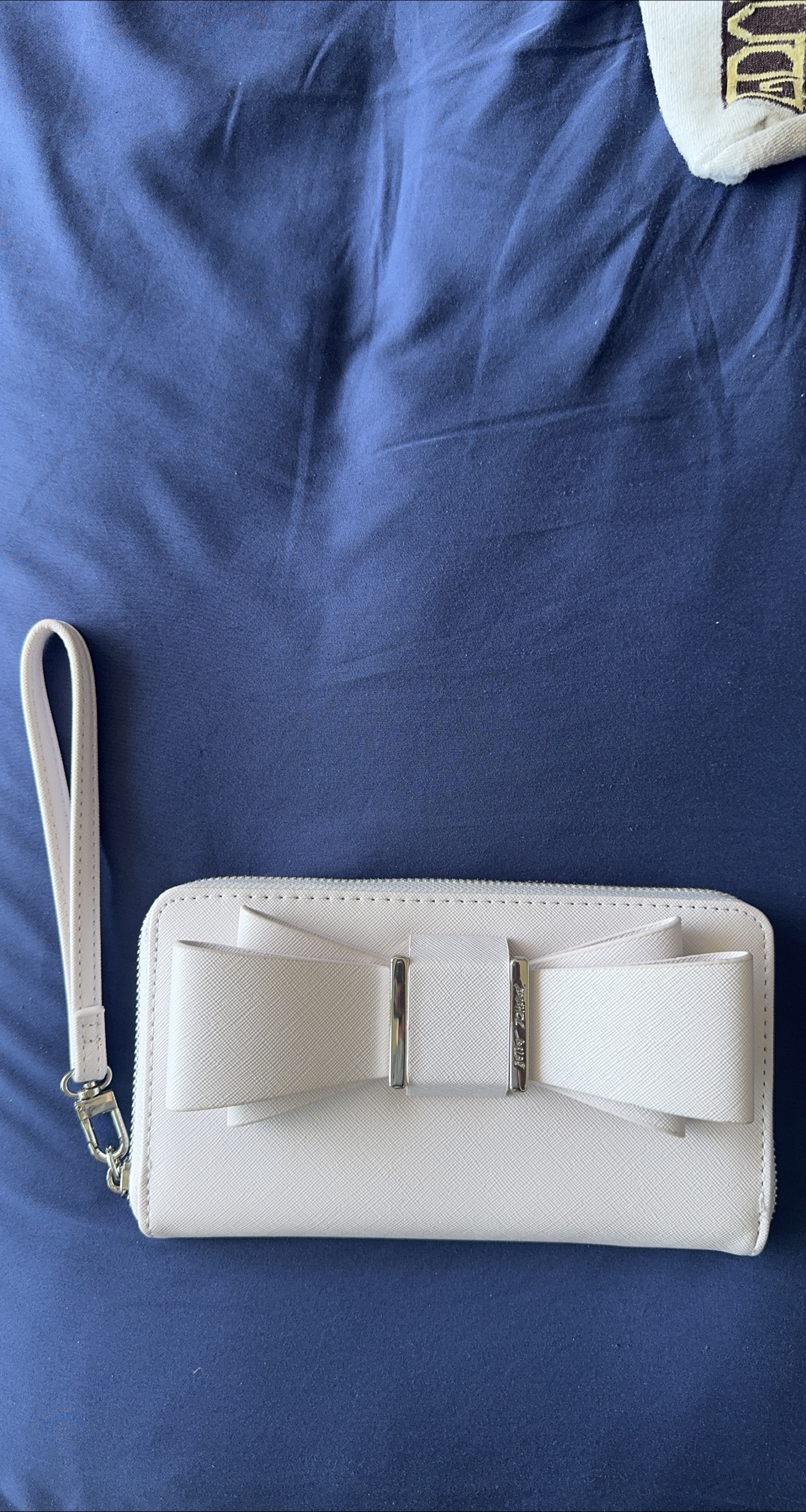 Betsey Johnson White Bow Wristlet Wallet thumbnail
