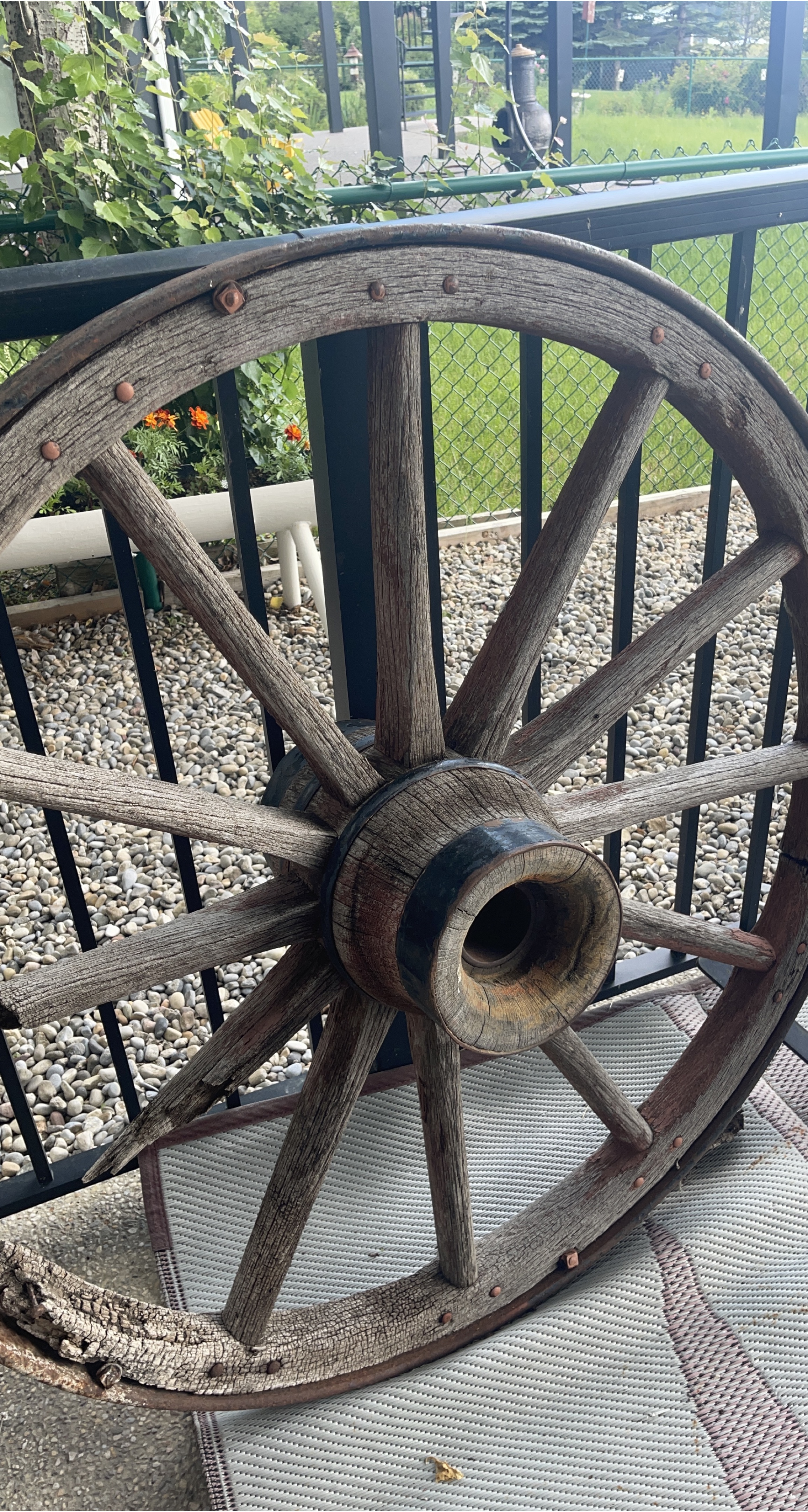 Antique Wooden Wagon Wheel thumbnail