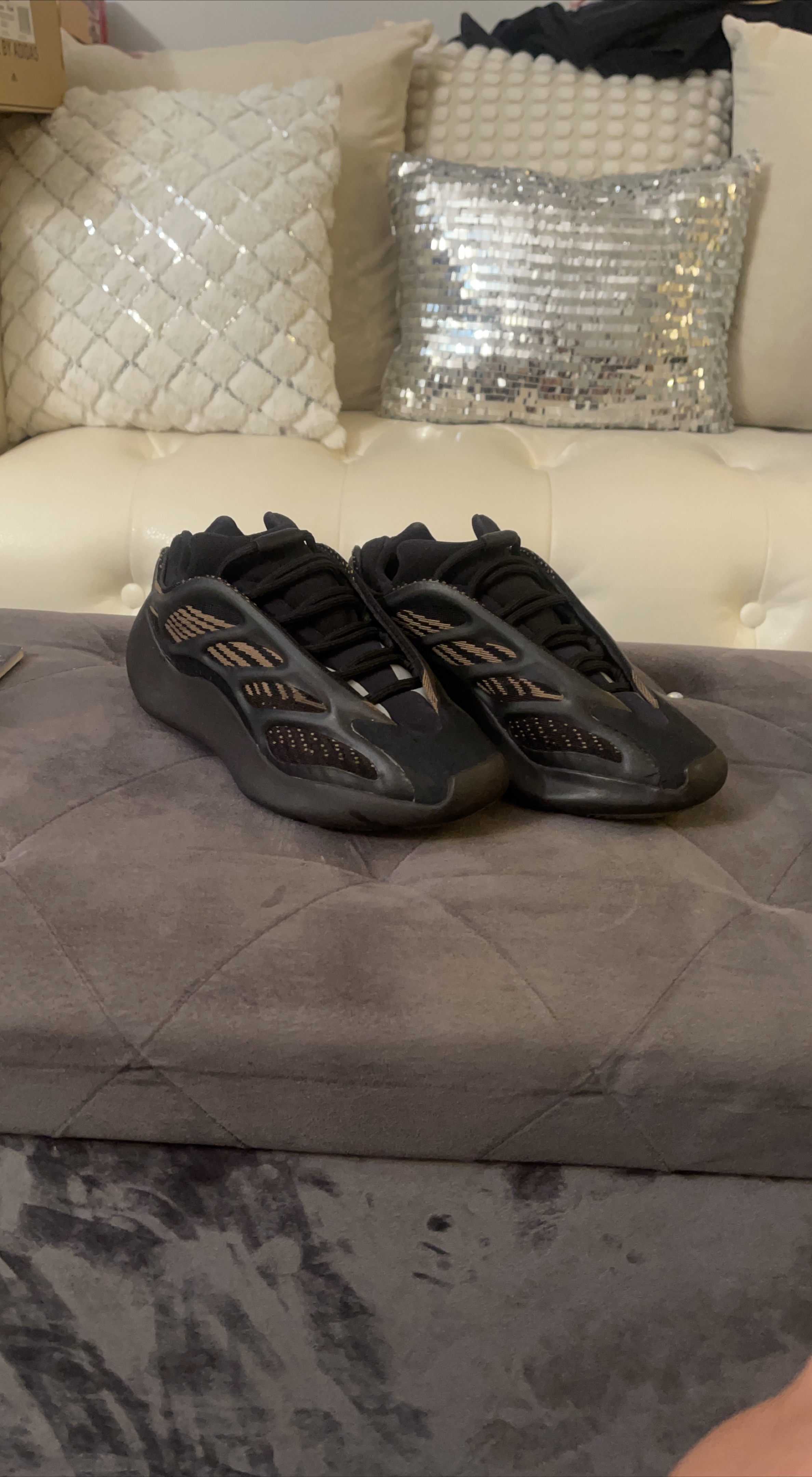 Adidas Yeezy 700 V3 Alvah thumbnail
