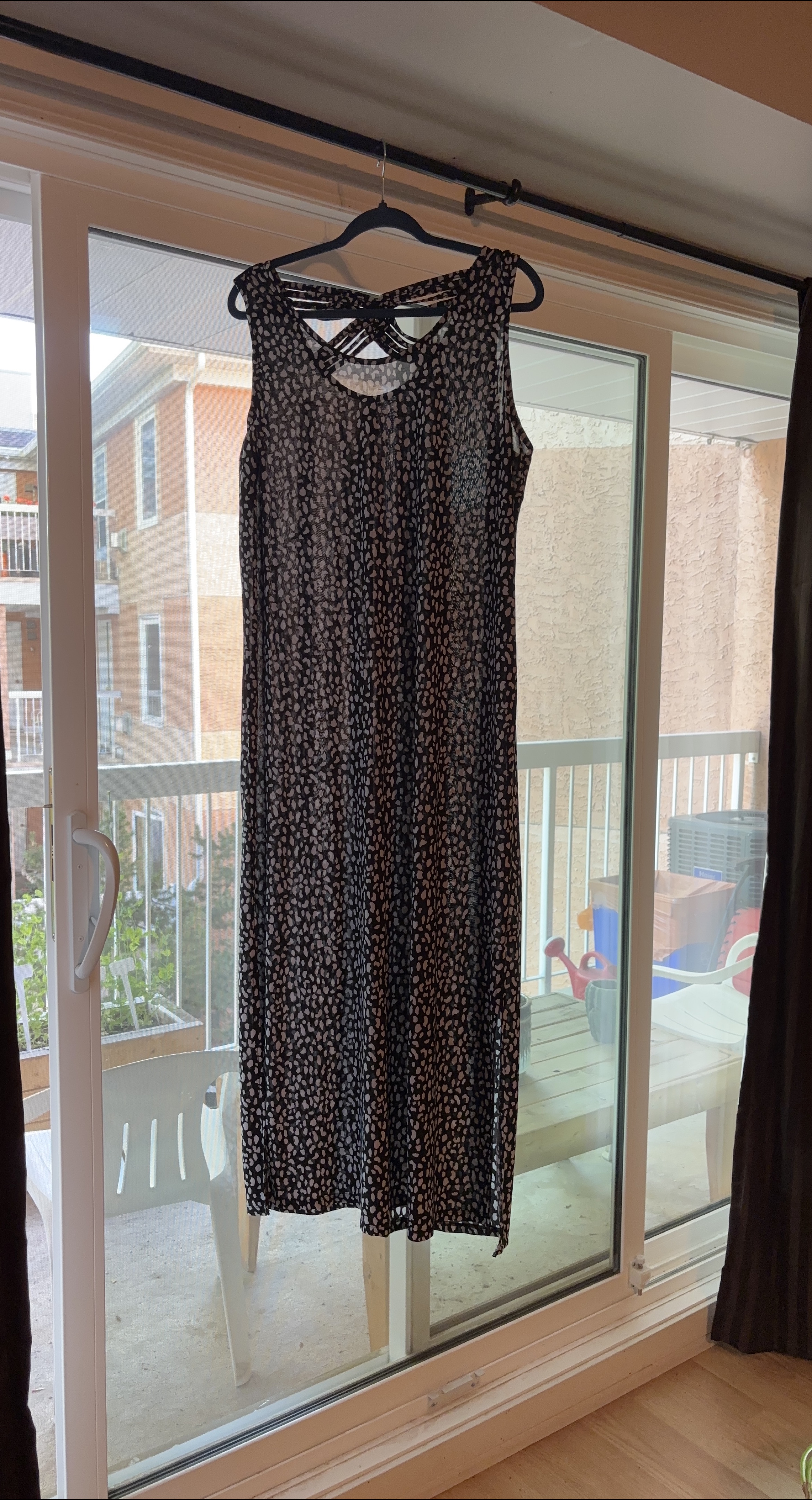 Black & White Sleeveless Midi Dress thumbnail
