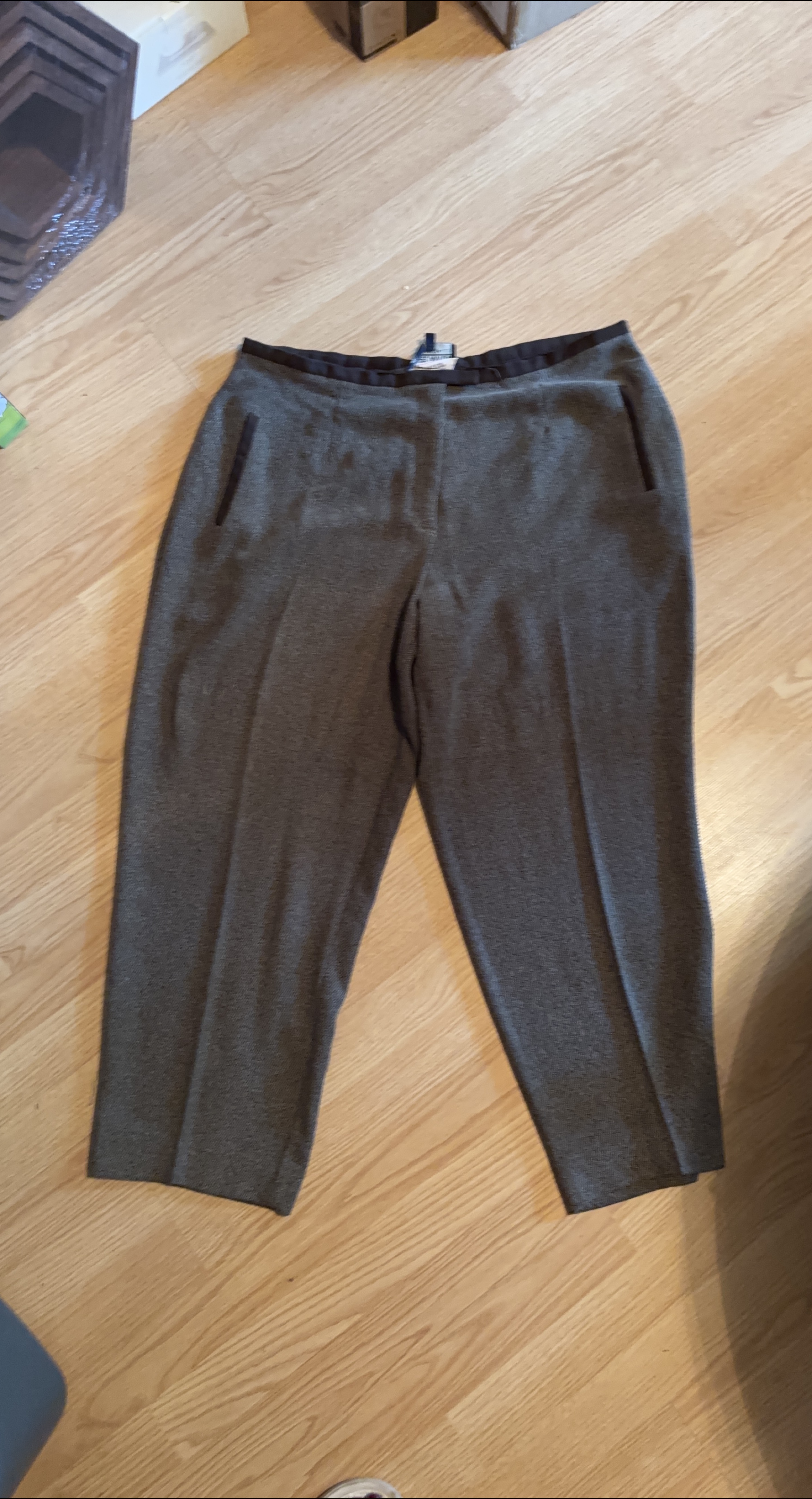 Brown Cropped Pants thumbnail