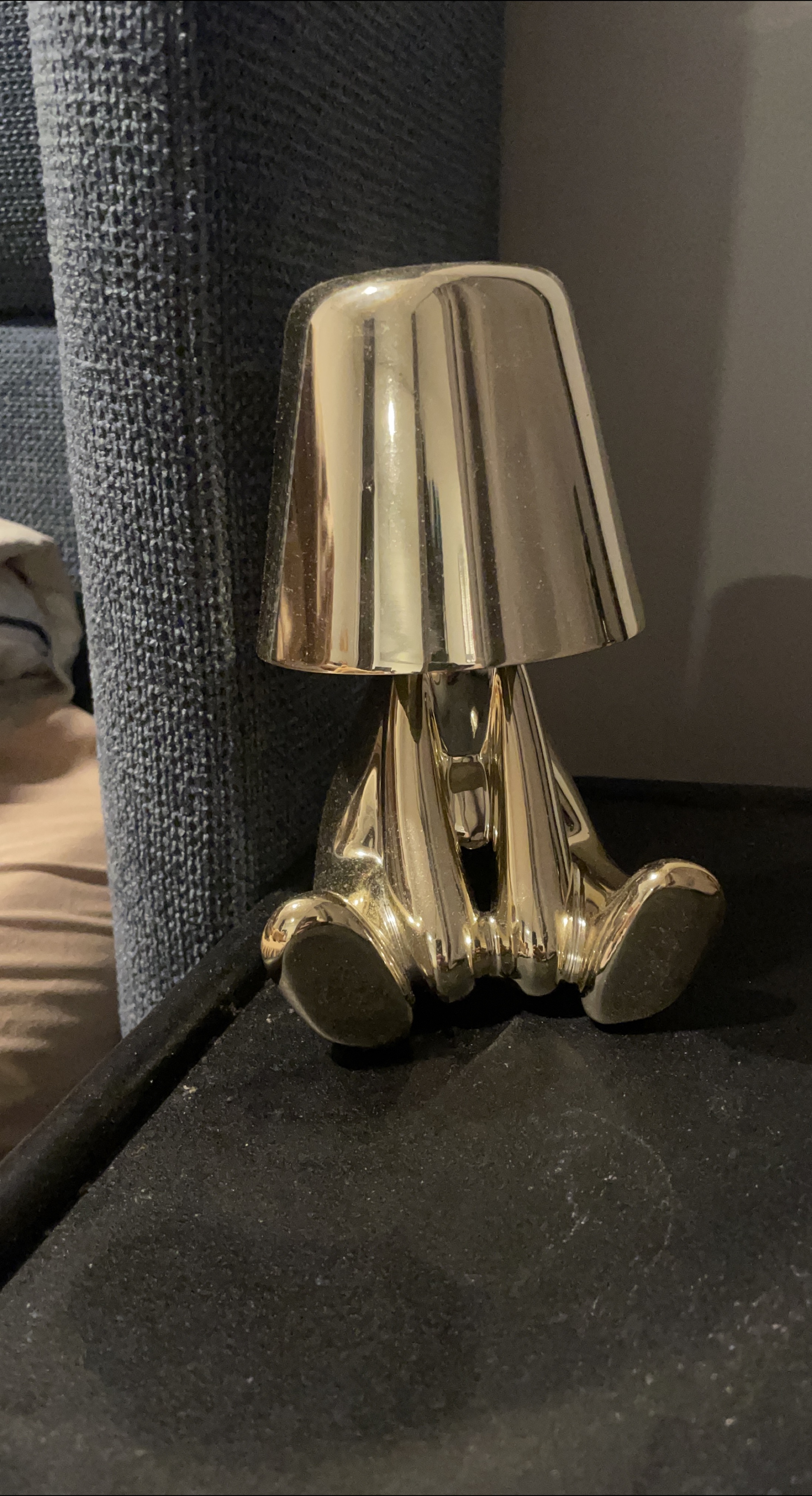 Gold Sitting Lamp thumbnail