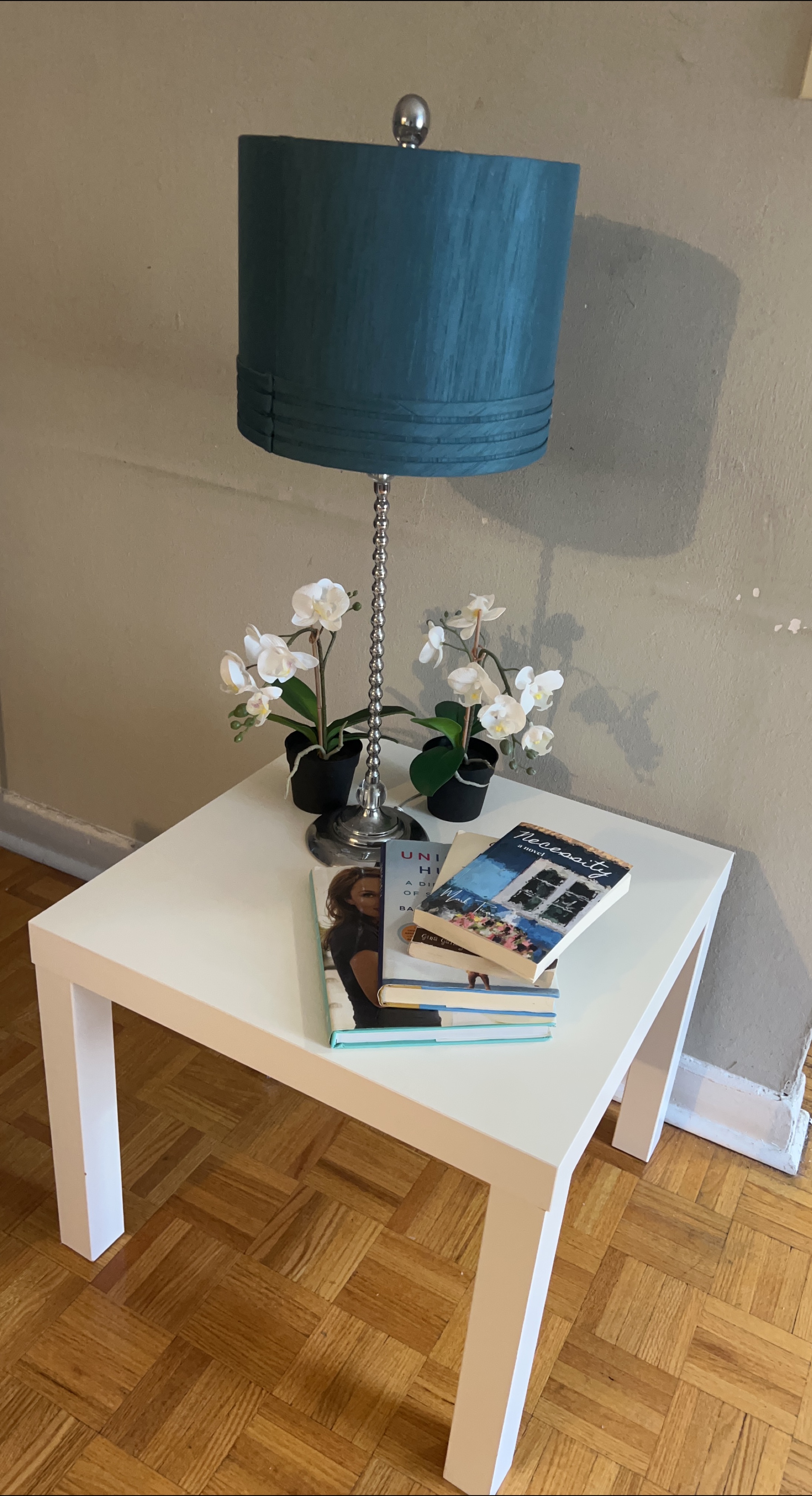 Today only! Bundle-  Ikea Side table and lamp 🇨🇦 thumbnail