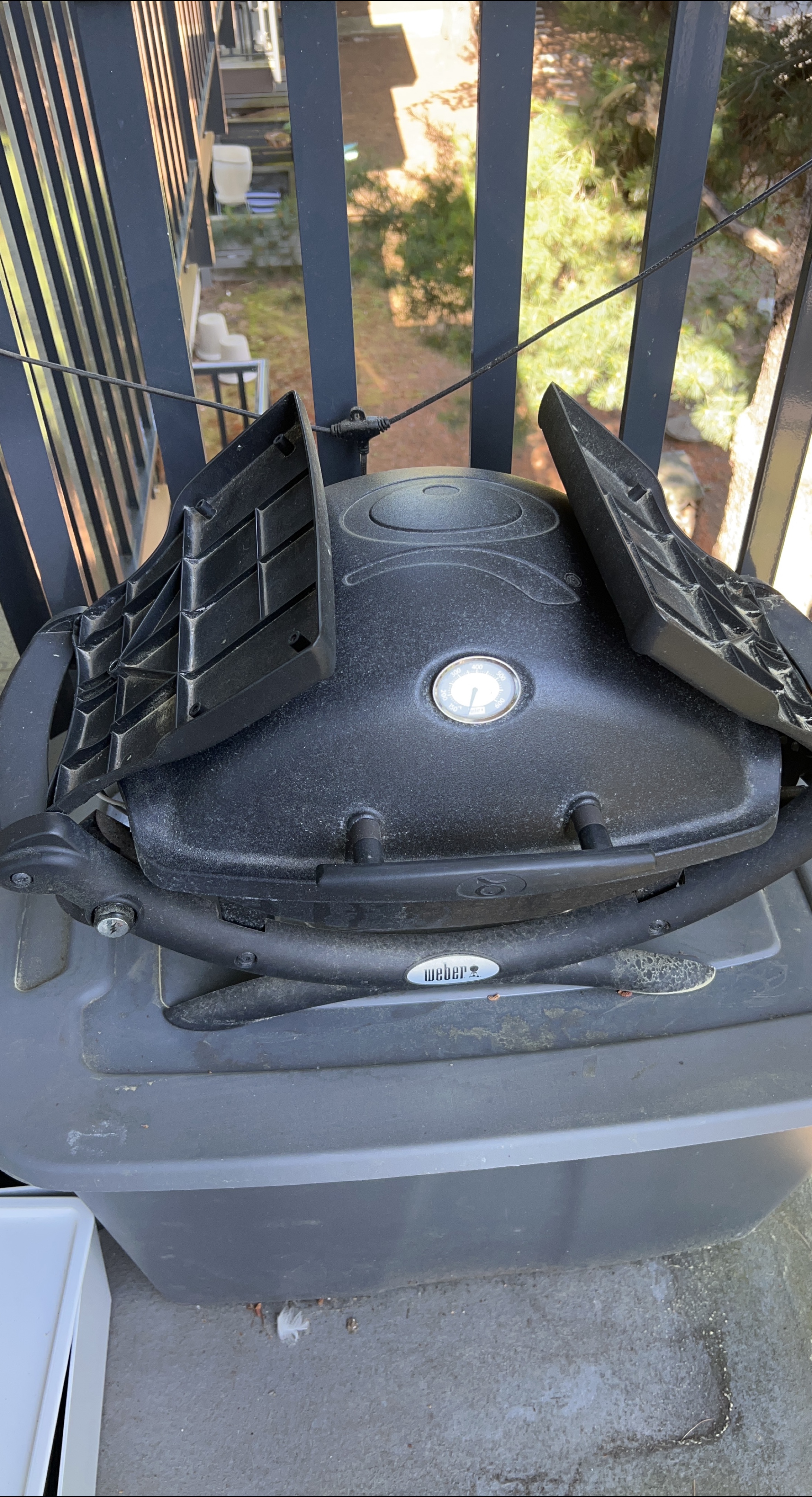 Weber Q1000 Portable Gas Grill thumbnail
