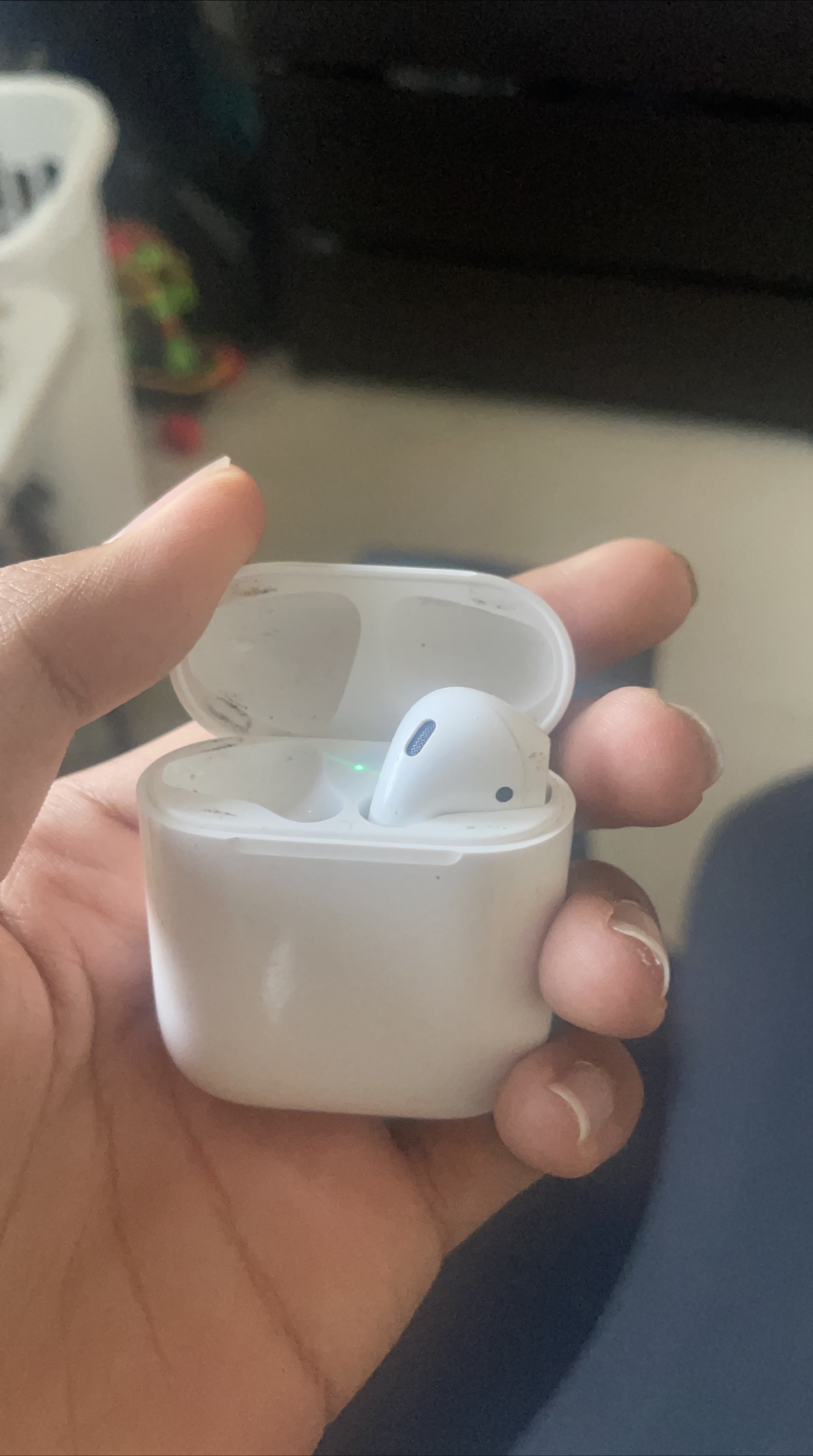 Apple AirPods thumbnail