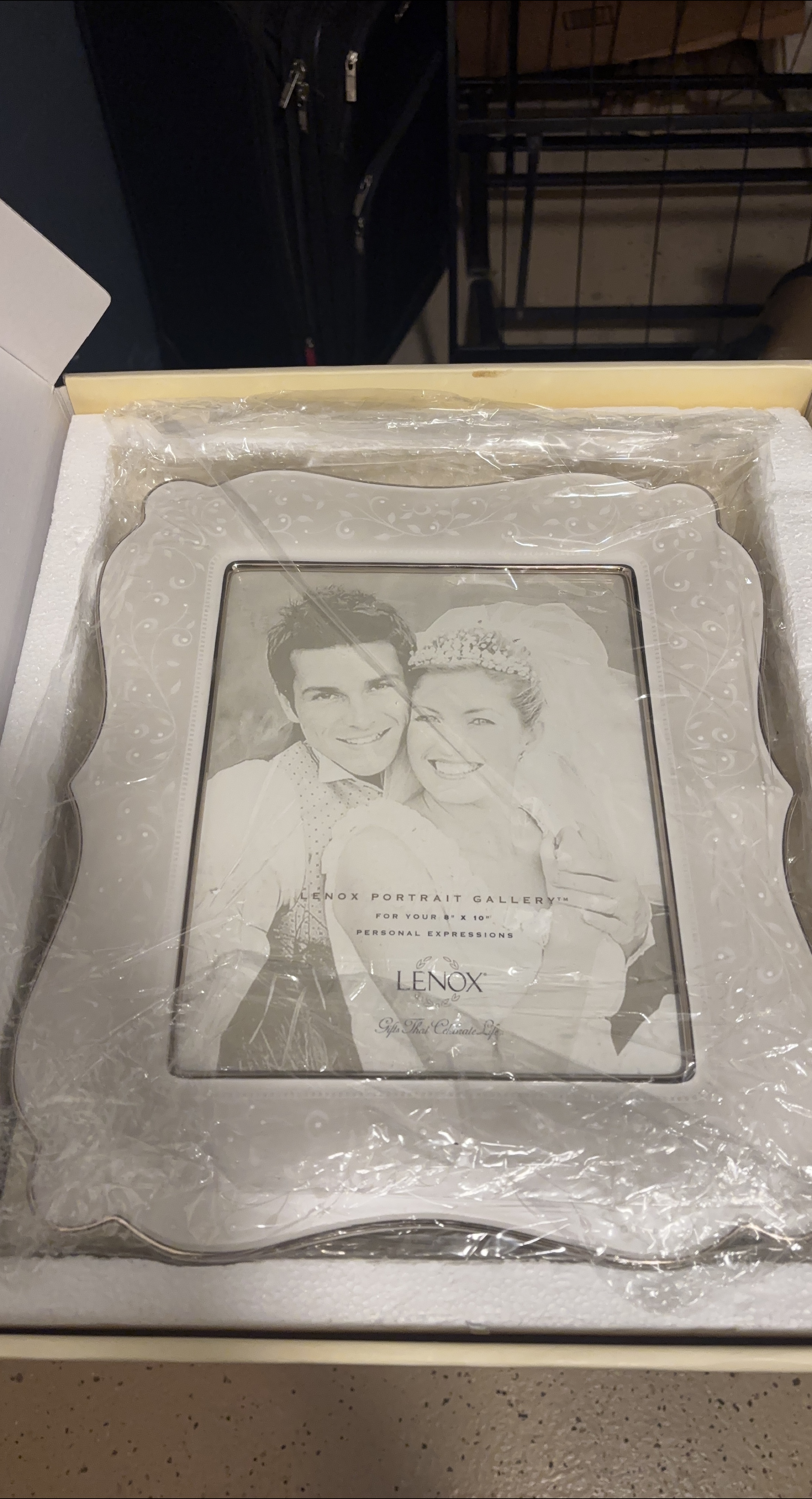 New Lenox Portrait Gallery Frame 8" x 10" thumbnail