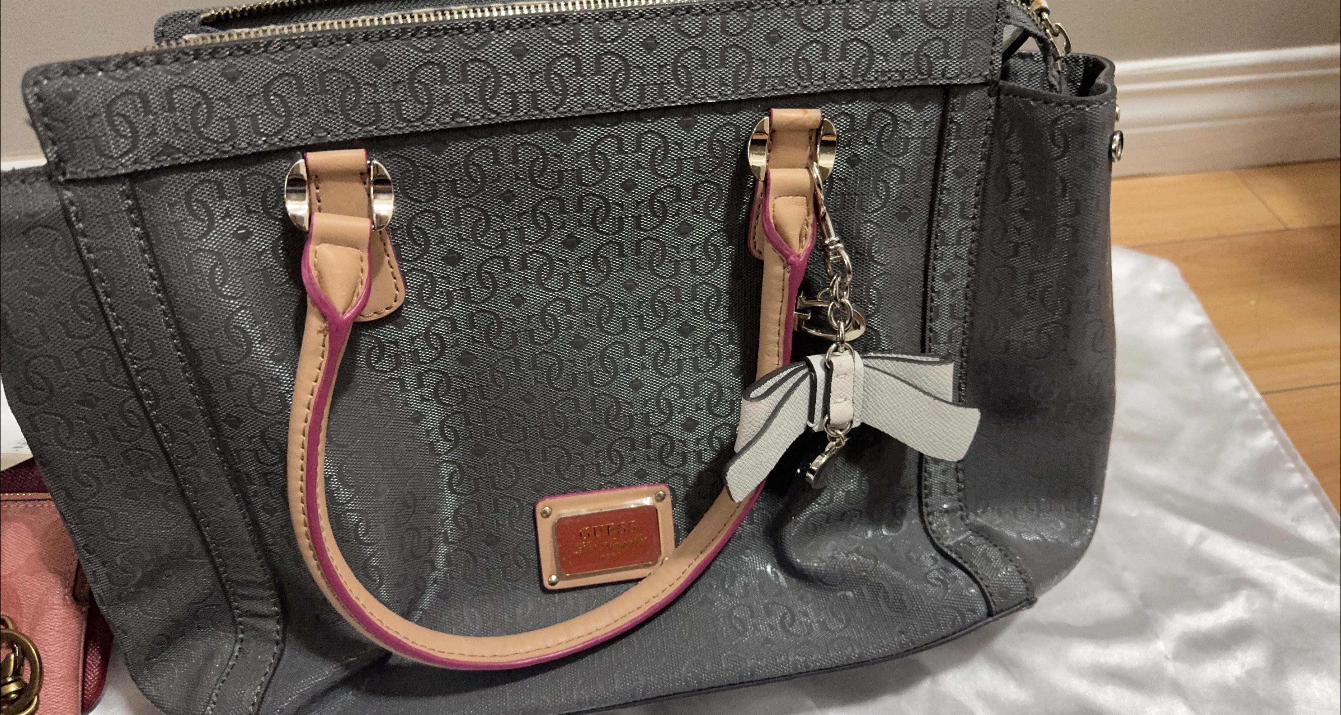 Guess Grey Tote Bag thumbnail