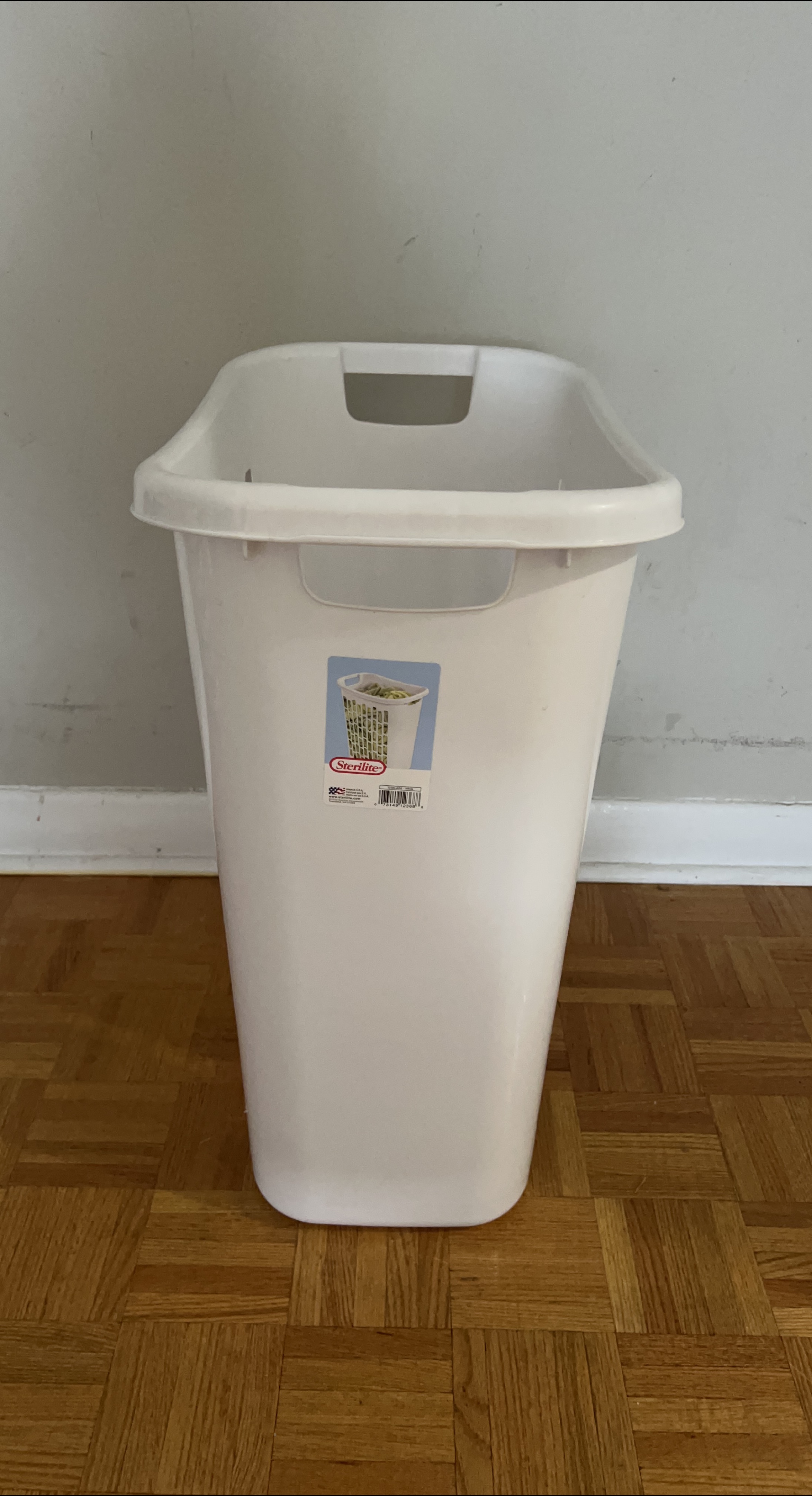 Today only! Sterilite White Laundry Basket 🇨🇦 thumbnail