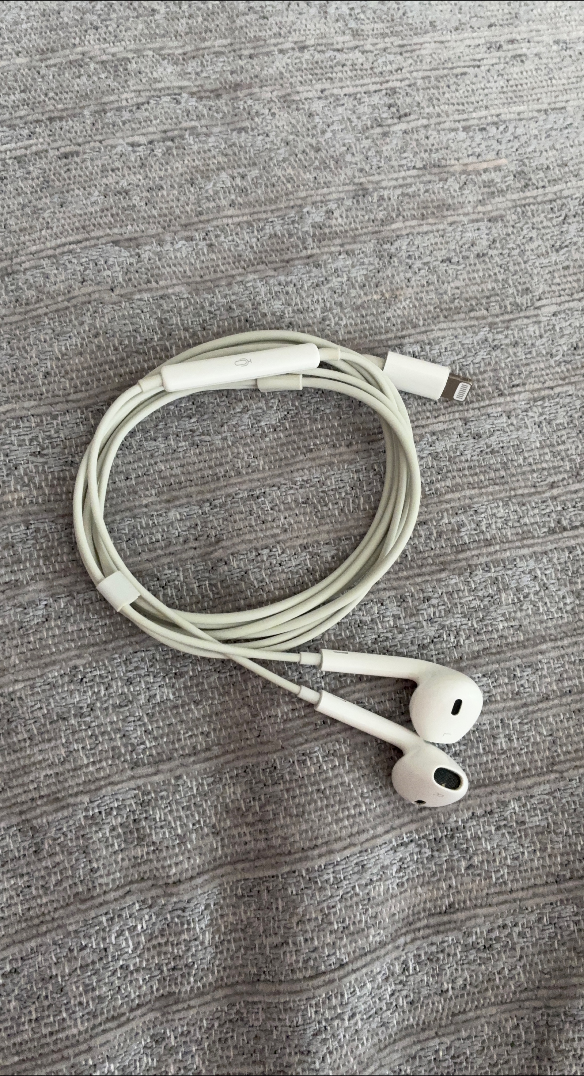 Apple EarPods with Lightning Connector - White