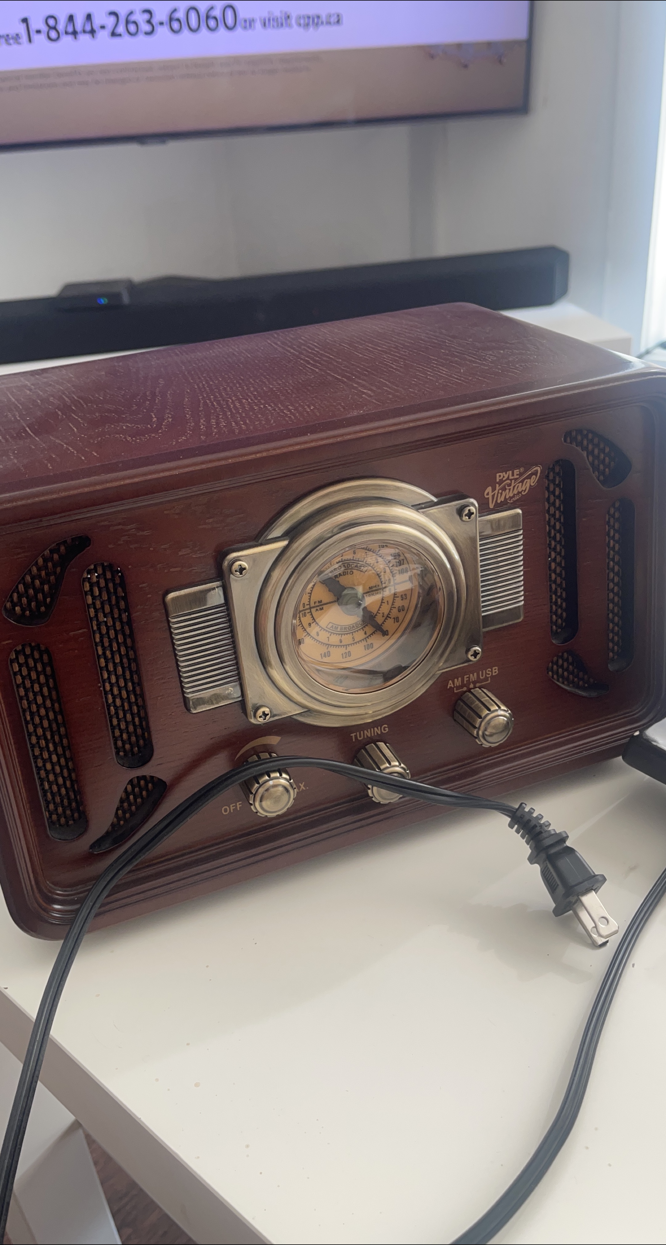 Pyle Vintage Series Speaker (with radio and Bluetooth) - photo 2