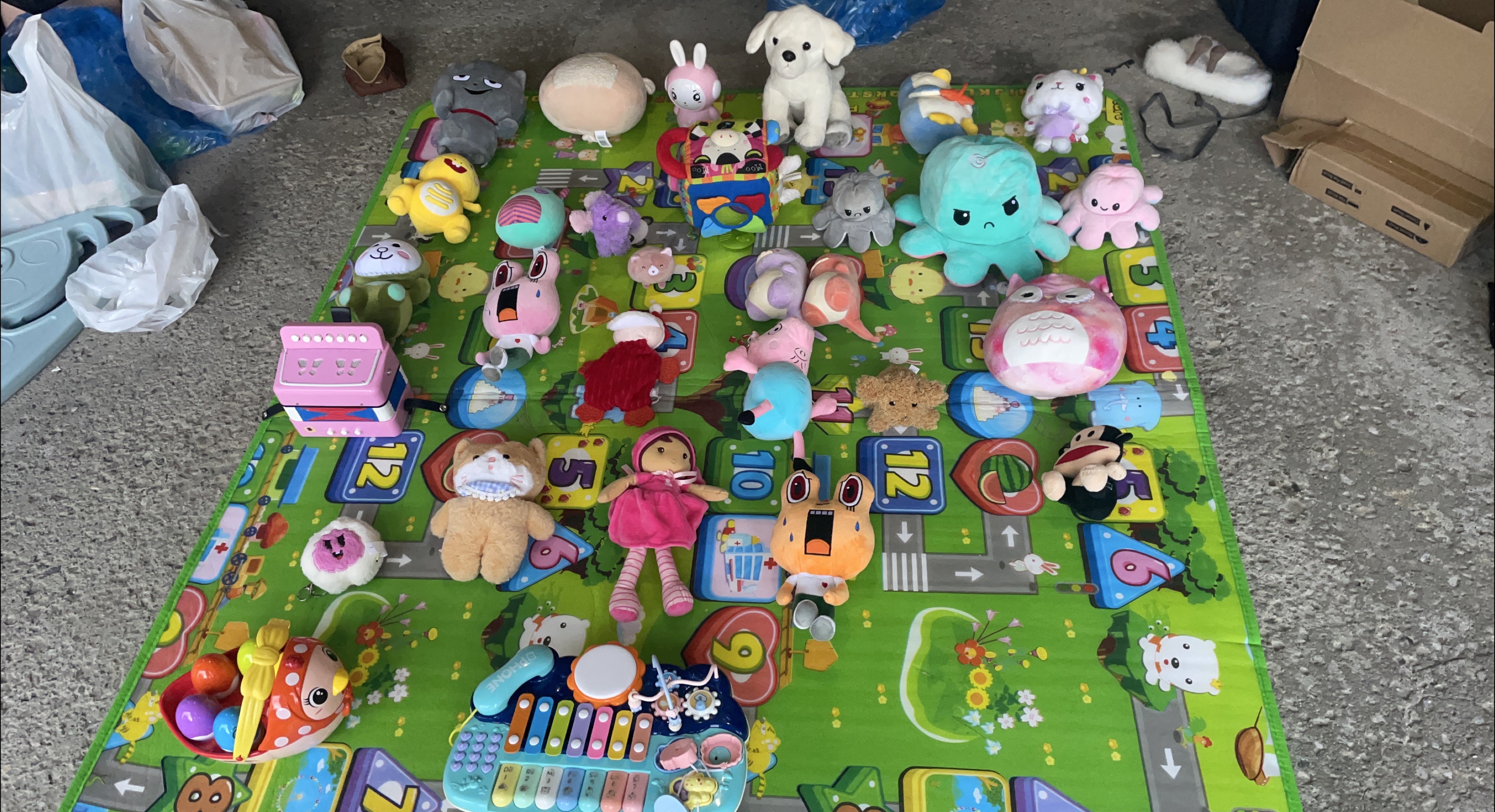 Assorted Plush Toys & Kids Playmat thumbnail