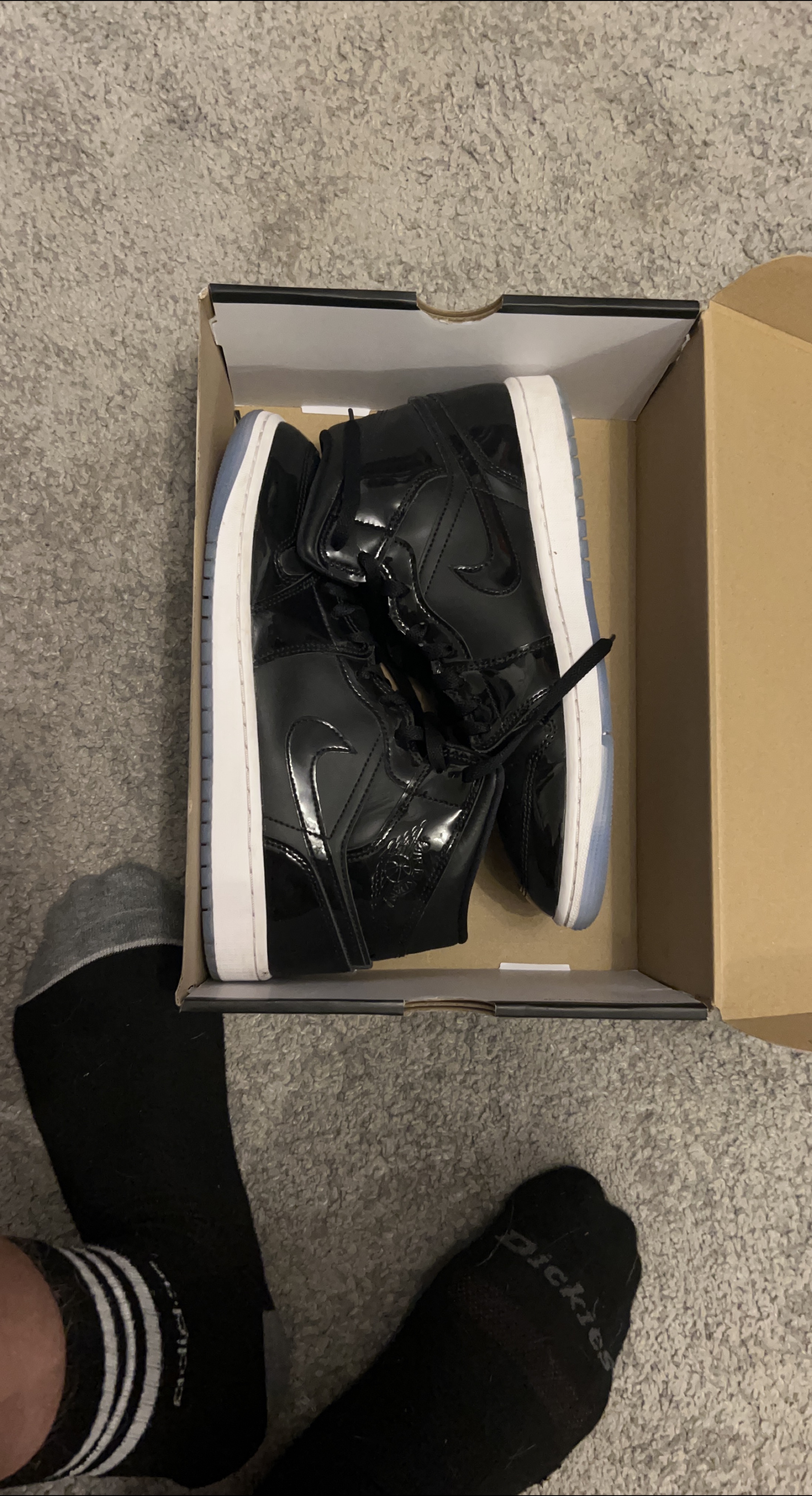 Jordan 1 Mid Black Patent Leather, Size 9.5 US thumbnail