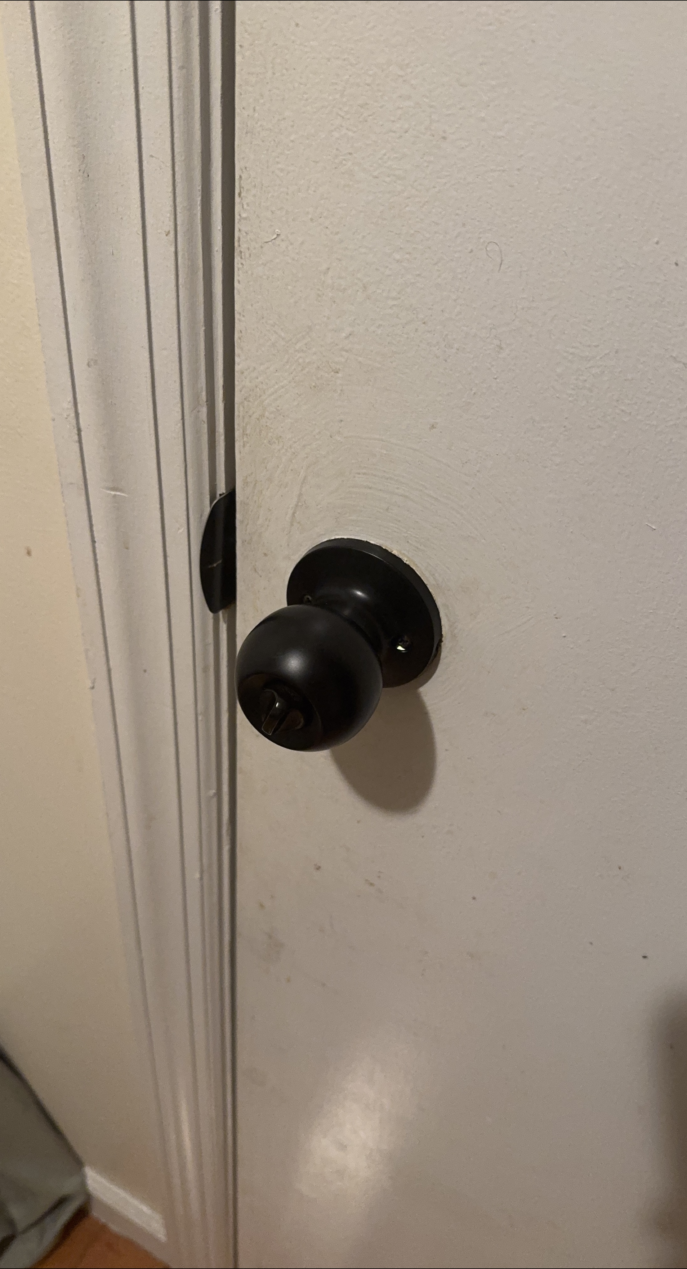 Black indoor door knob/lock + 2 keys thumbnail