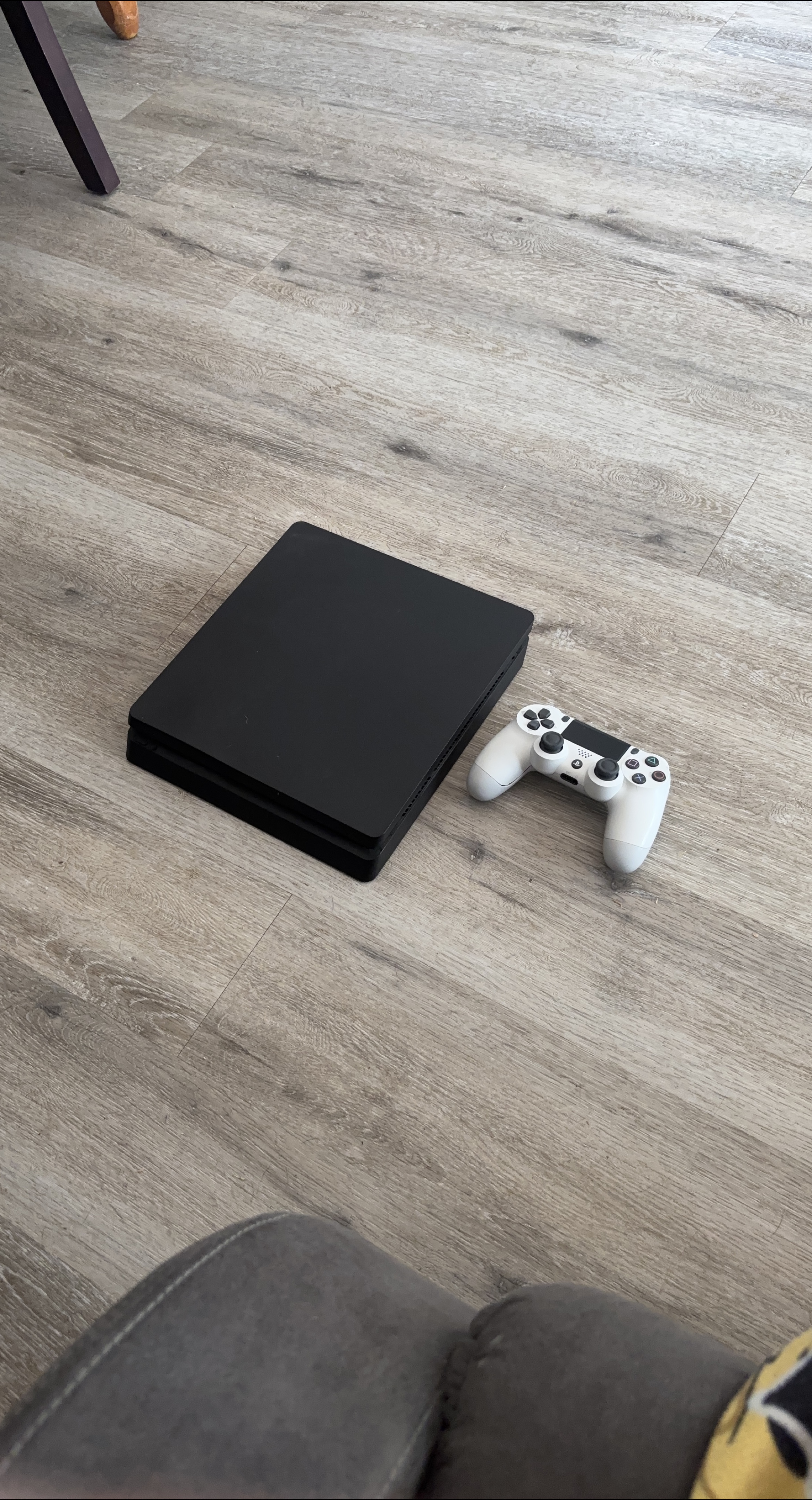 PlayStation 4 Slim with Controller thumbnail