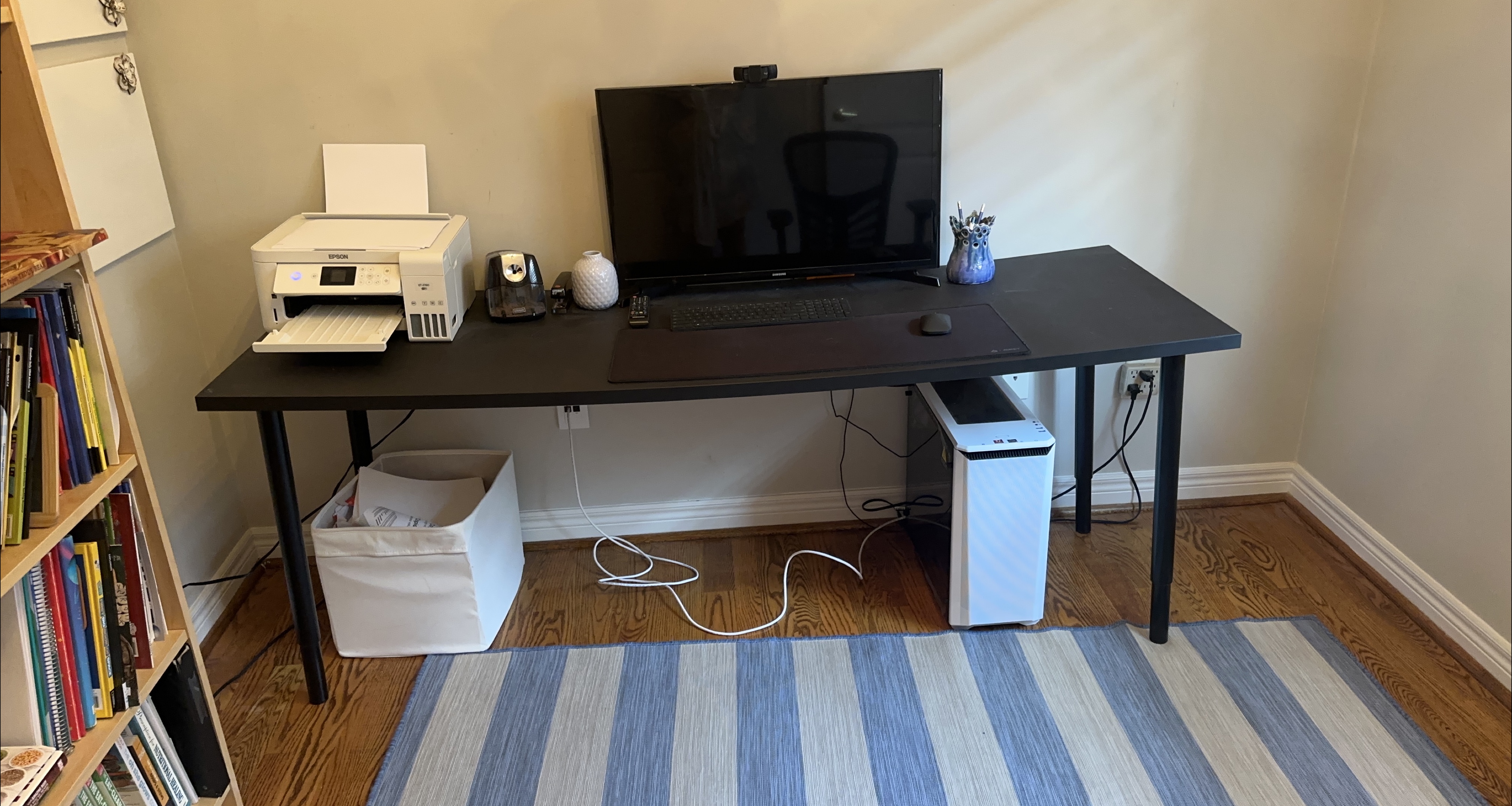 IKEA Ekbacken Desk - Black thumbnail