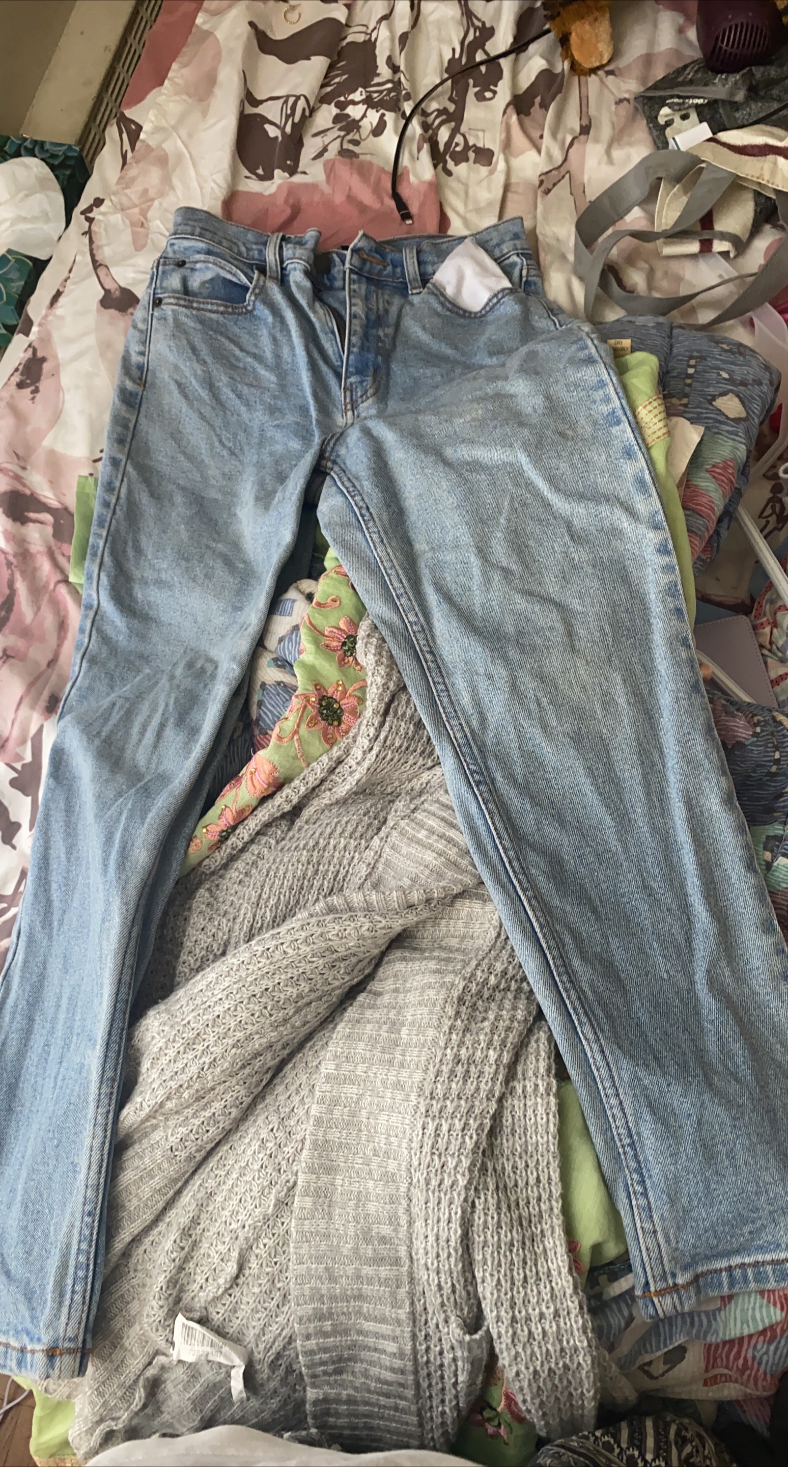 Light Wash Denim Jeans thumbnail