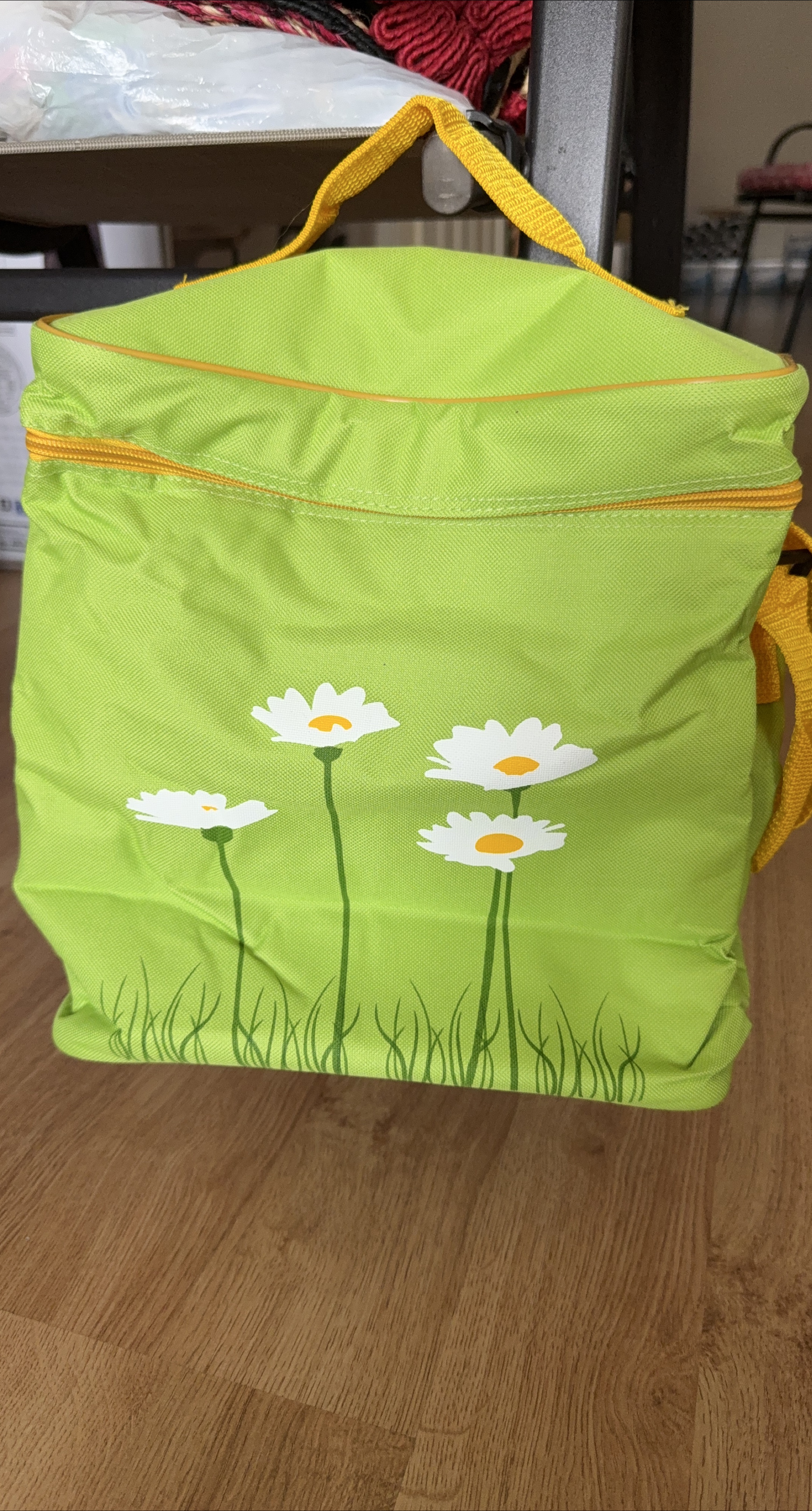 Green Daisy Lunch/cooler Bag thumbnail