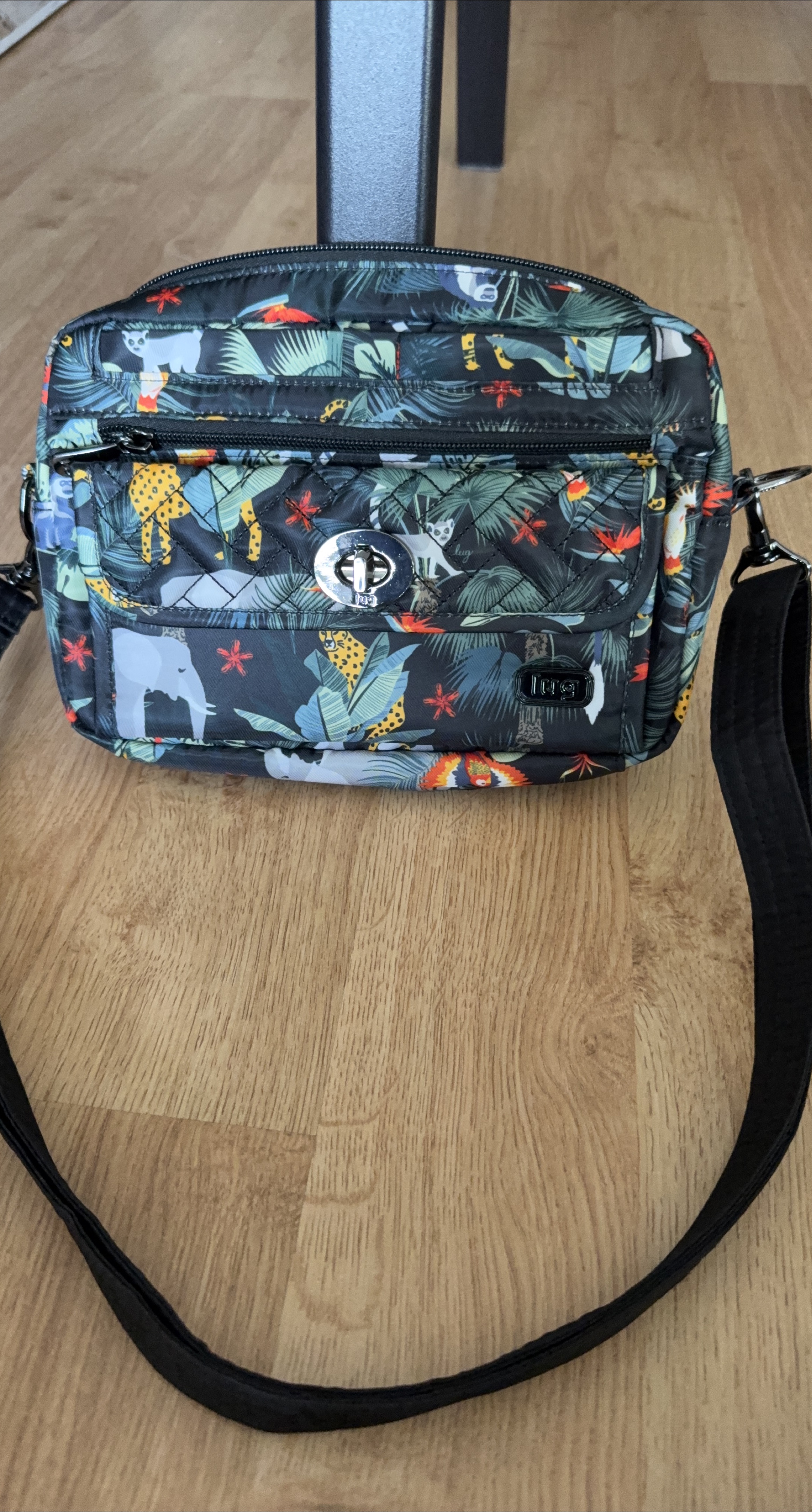 Lug Handbag - Excellent Condition! thumbnail