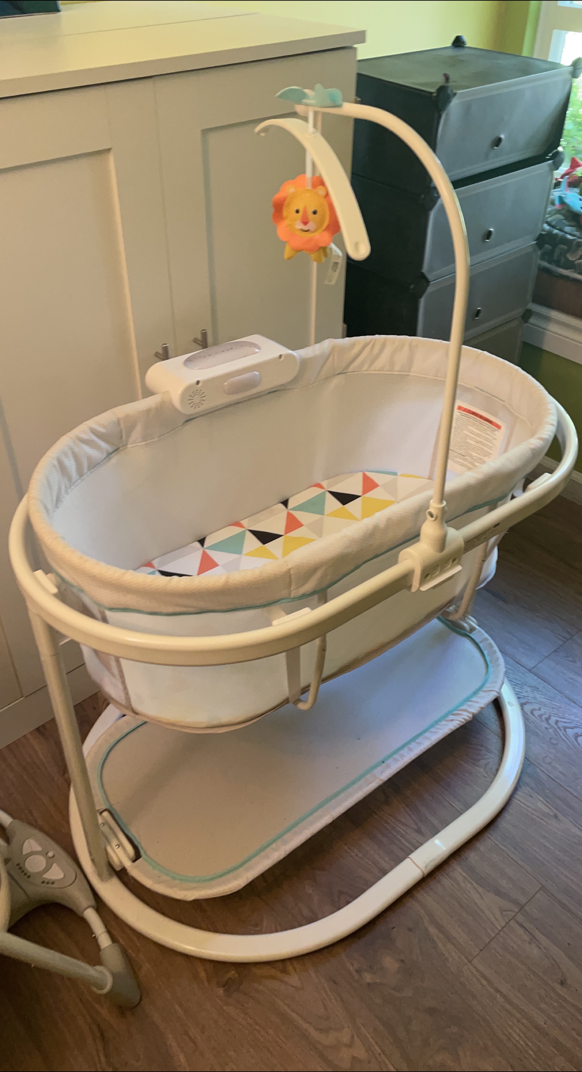 Fisher-Price Soothing Motions Bassinet thumbnail