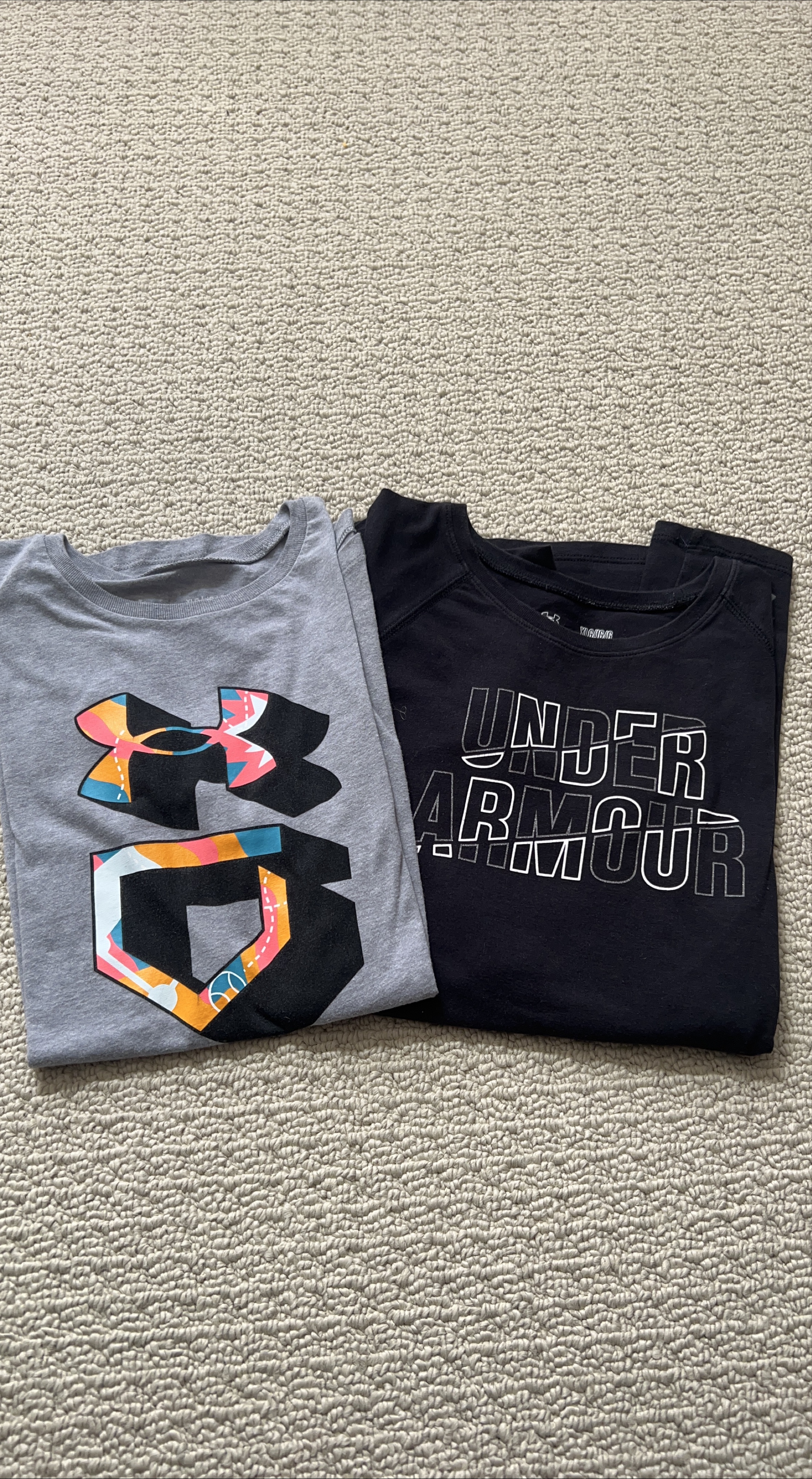 GIRLS Under Armour T-Shirts - Grey & Black thumbnail