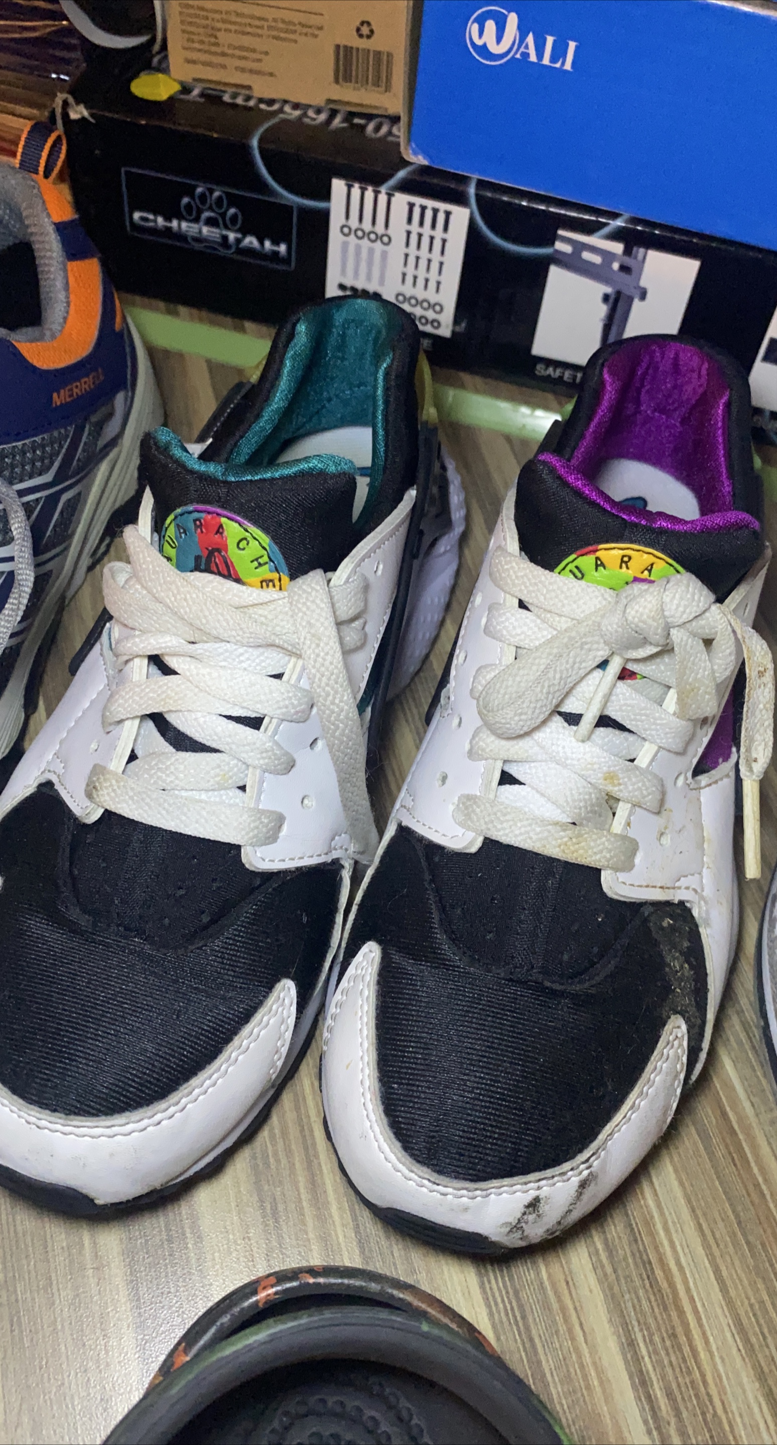 Nike Huarache Run Youth Size 4.5Y thumbnail