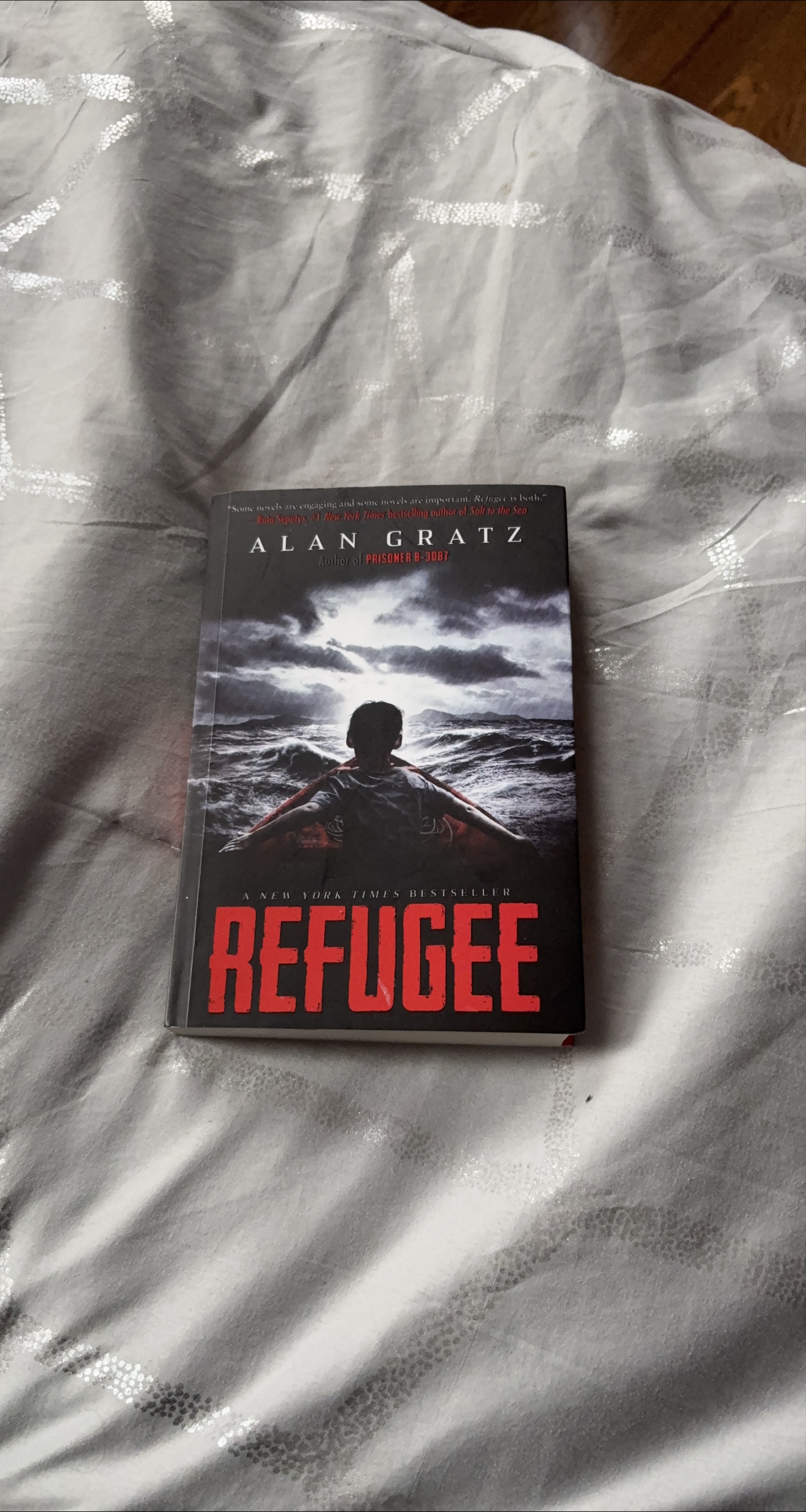 Refugee by Alan Gratz thumbnail