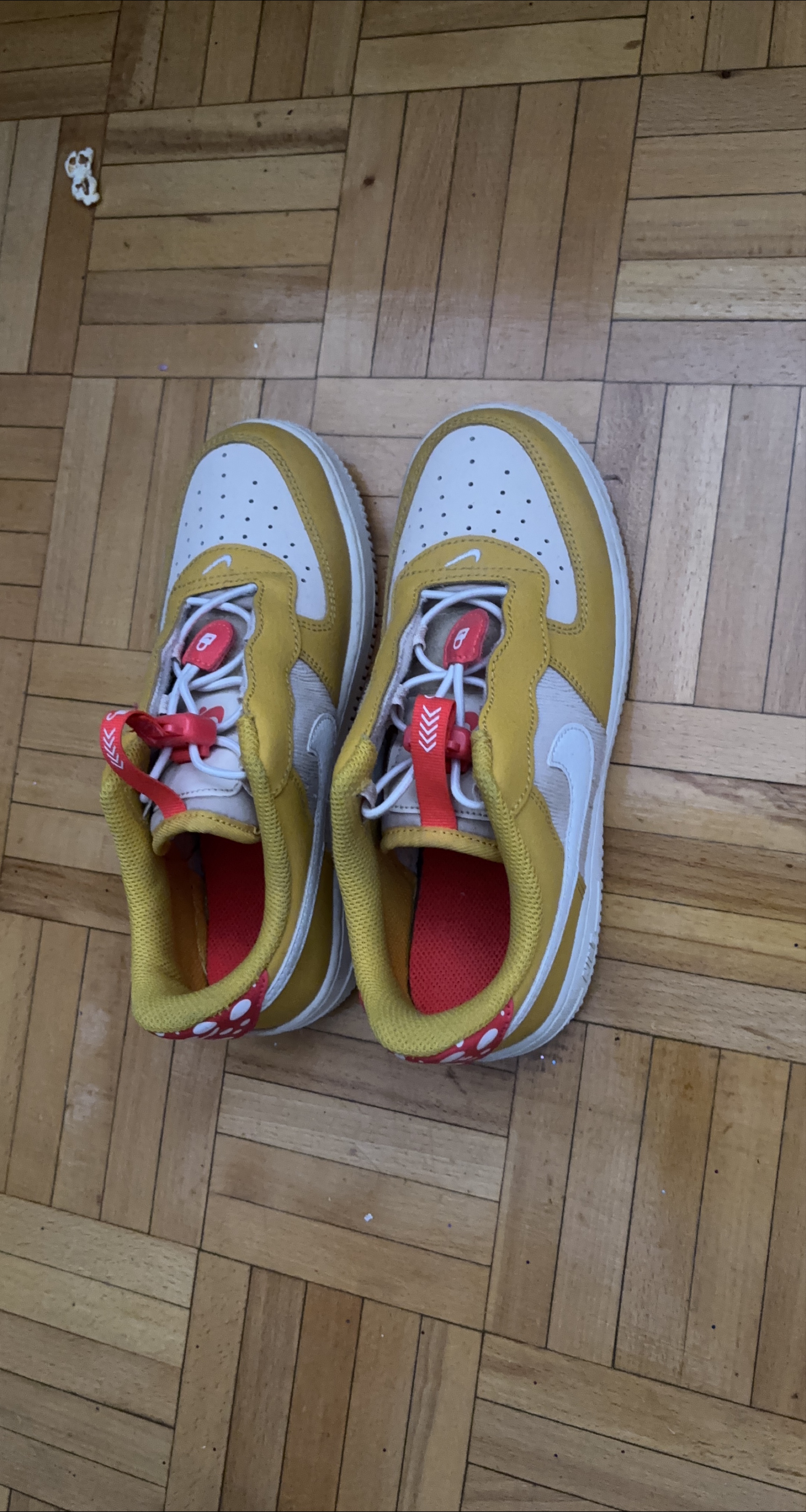 Nike Air Force 1 LV8 Size 6 Youth thumbnail