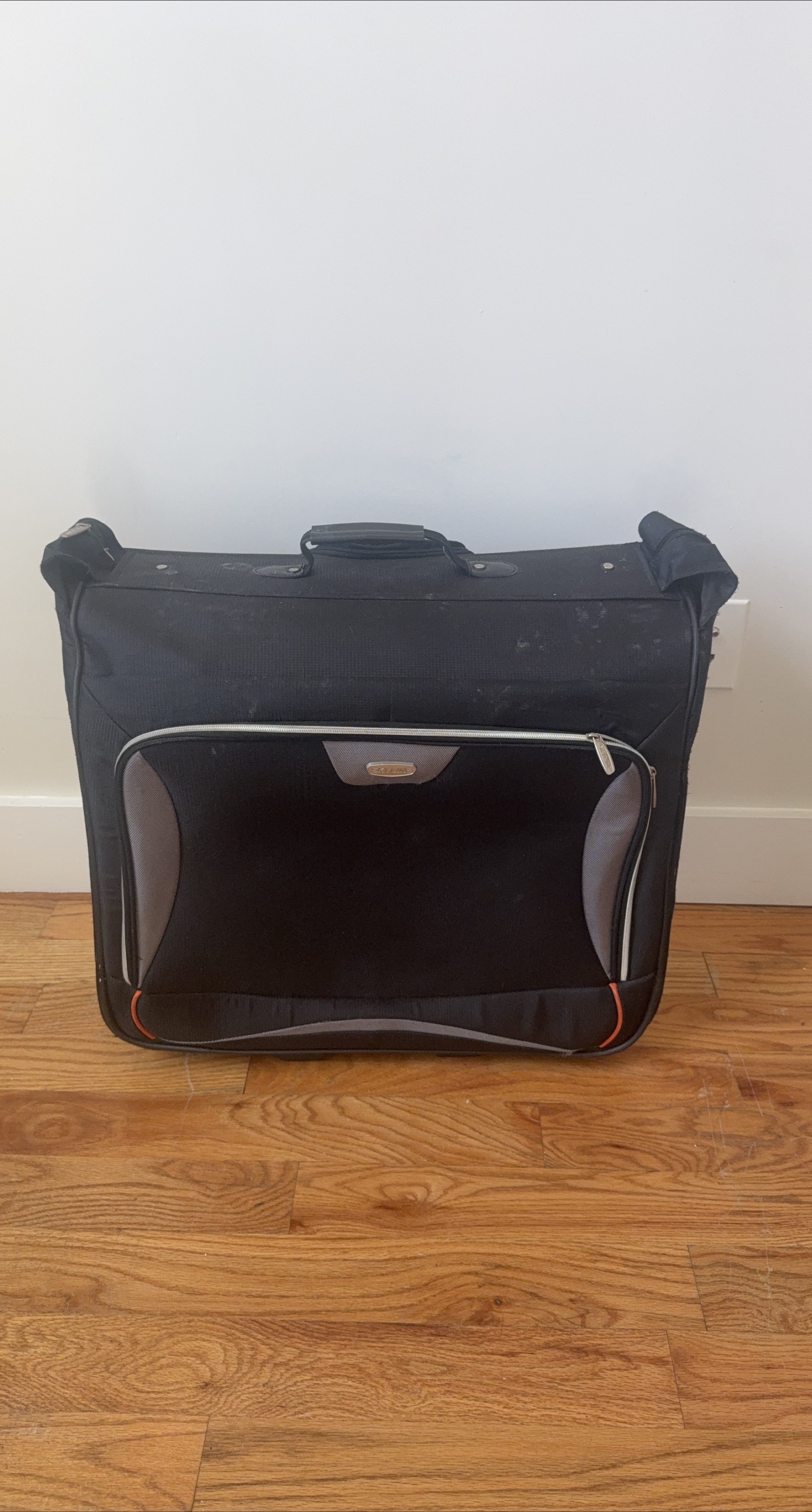Skyline Garment Bag - Black thumbnail
